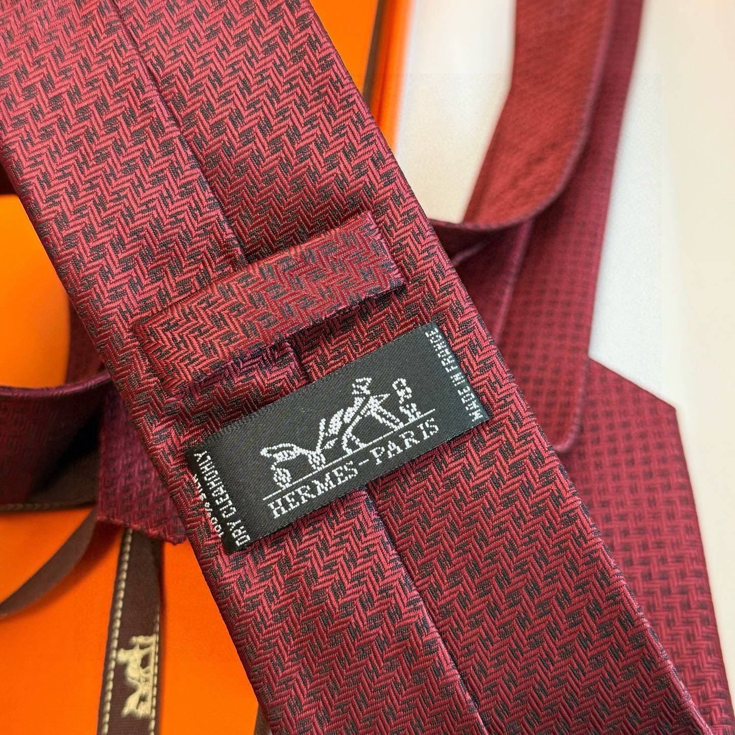 HERMES エルメス ネクタイ 100 シルク 手縫い 幾何柄 酒赤 - 画像 3