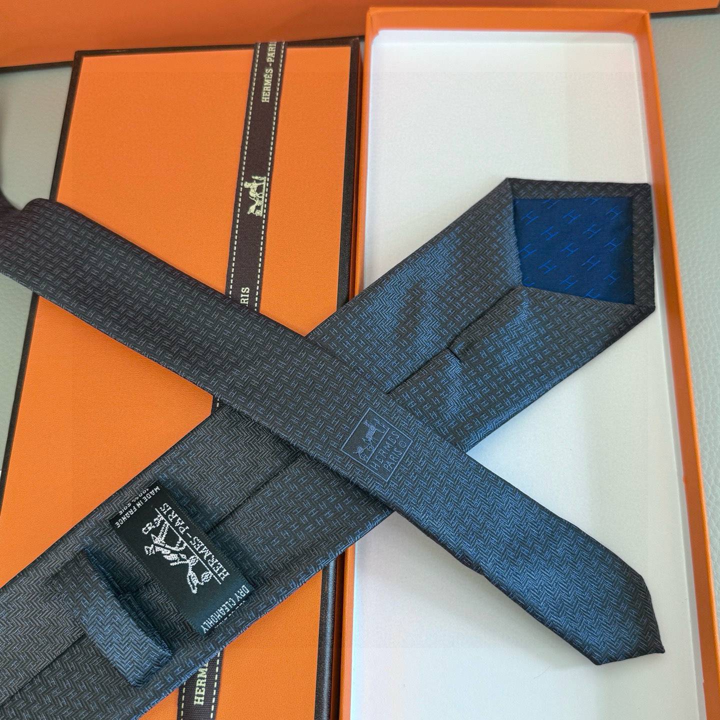 HERMES エルメス ネクタイ 100 シルク 手縫い 幾何柄 酒赤 - 画像 6