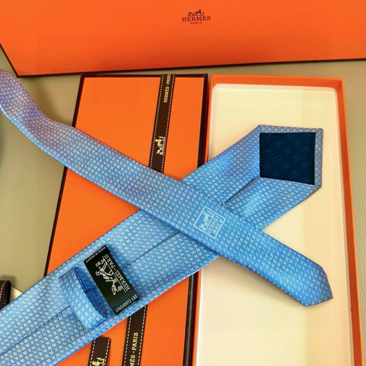 HERMES ネクタイ 100シルク H柄 ネイビー - 画像 7