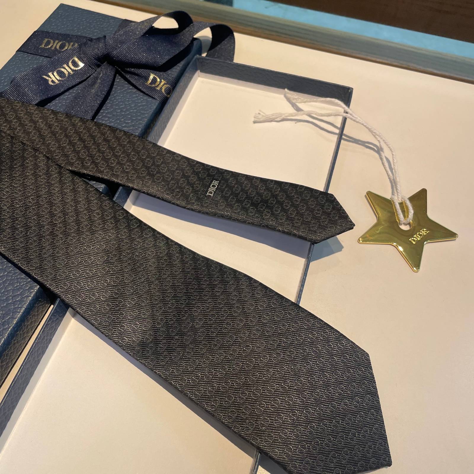 DIOR ディオール モノグラム柄 ネクタイ シルク調 ダークグレー - 画像 3