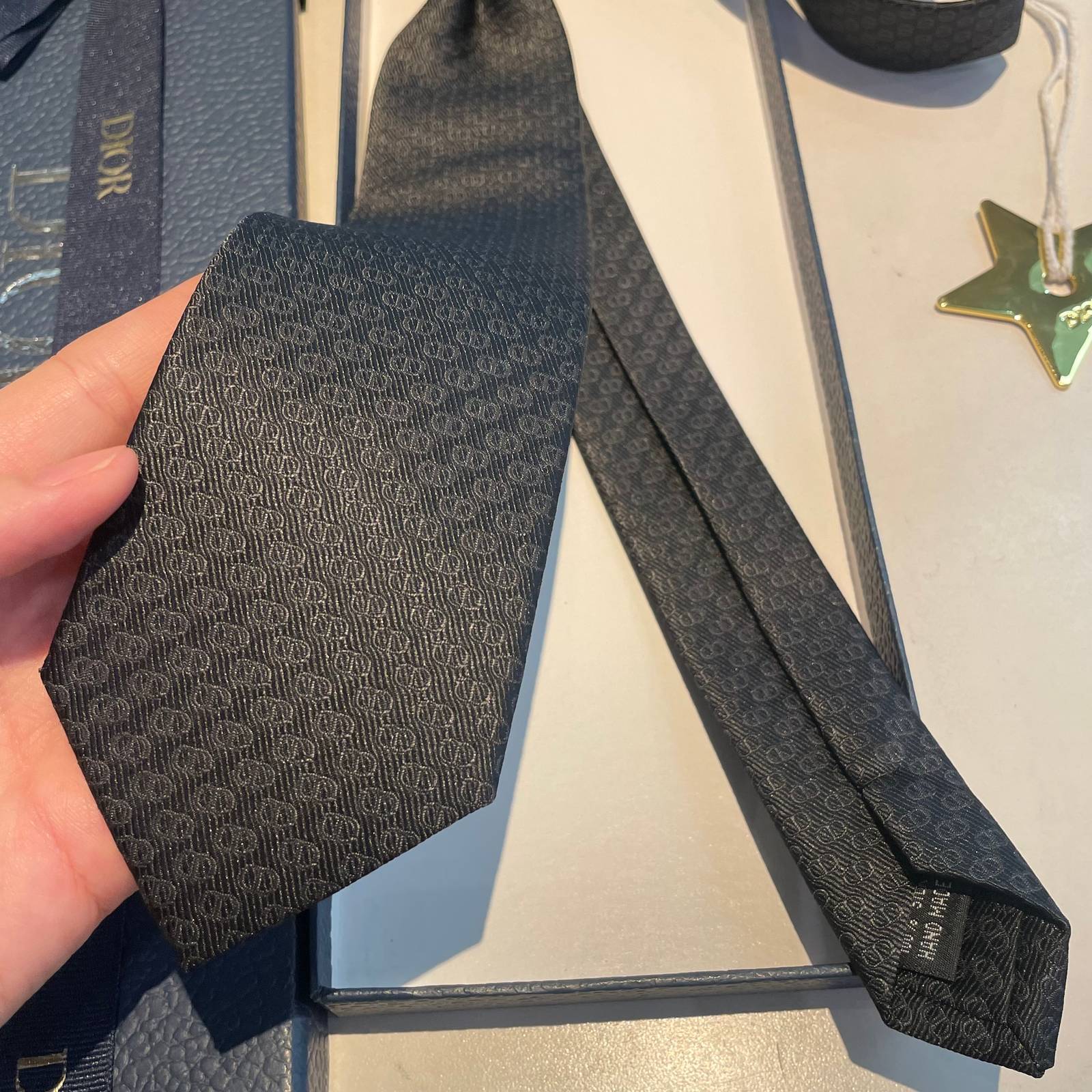 DIOR ディオール モノグラム柄 ネクタイ シルク調 ダークグレー - 画像 6