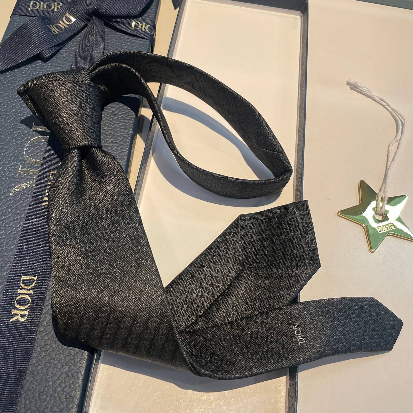 DIOR ディオール モノグラム柄 ネクタイ シルク調 ダークグレー - 画像 7