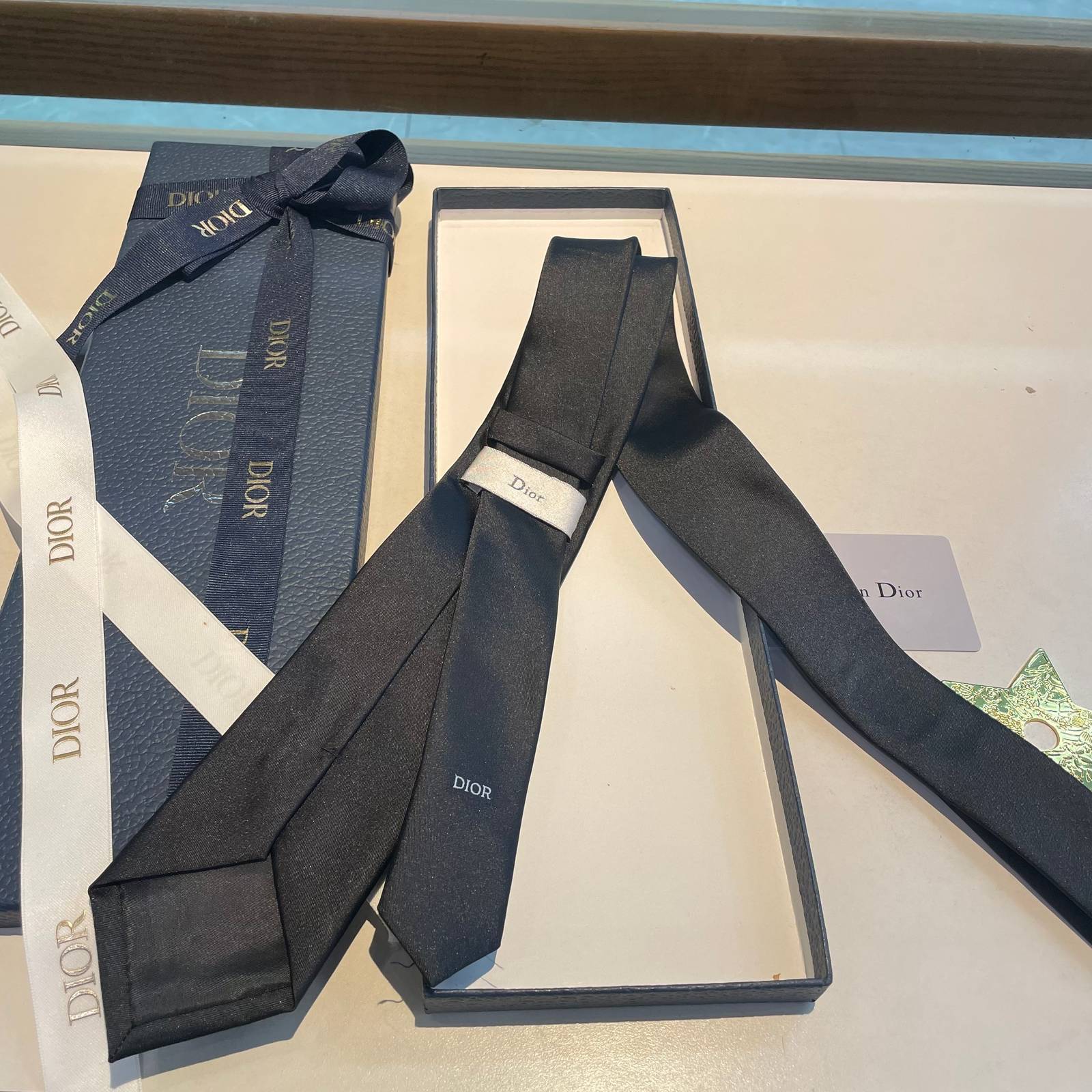 Dior ディオール ネクタイ シルク調 裏ロゴ ブラック - 画像 3
