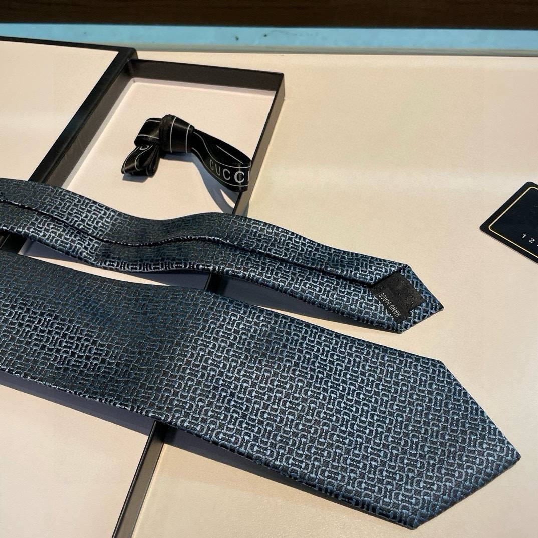 GUCCI グッチ GG 柄 シルク ネクタイ ネイビー レザー製ネクタイピン付