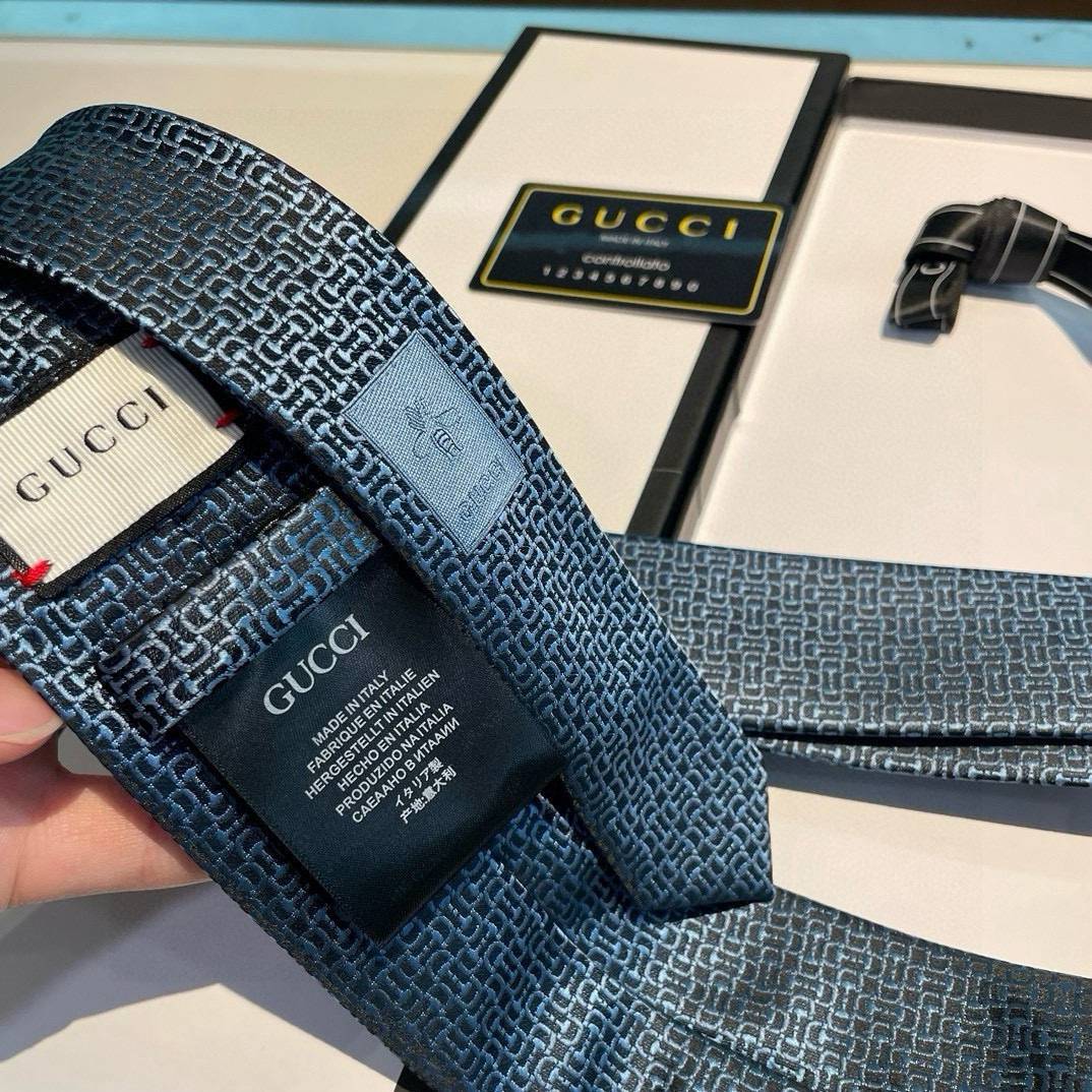 GUCCI グッチ GG 柄 シルク ネクタイ ネイビー レザー製ネクタイピン付 - 画像 2