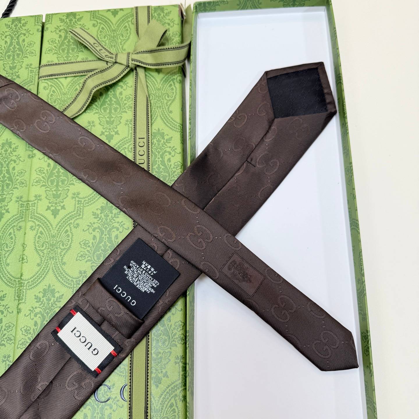 GUCCI グッチ GG 柄 男性用 ネクタイ シルク調 茶色 - 画像 6