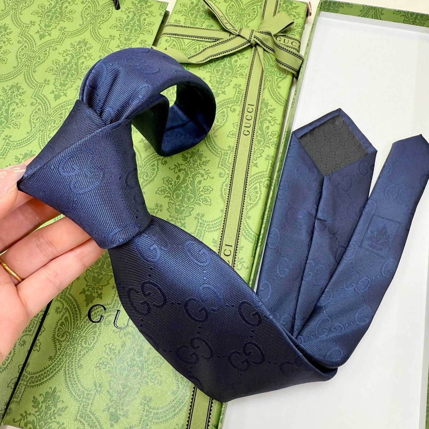 GUCCI グッチ ネクタイ GG モノグラム シルク ネイビー - 画像 3