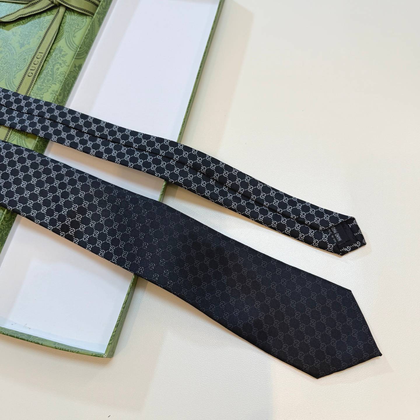 GUCCI グッチ GG スーペリア柄 ネクタイ 蜜蜂刺繍 ブラック