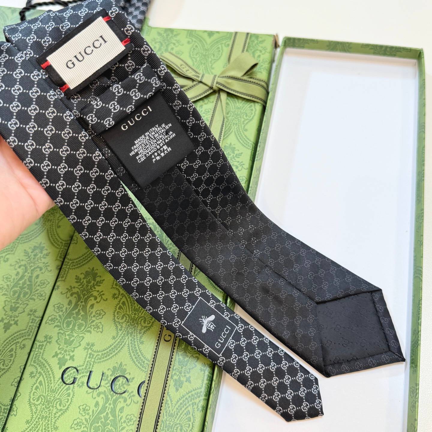 GUCCI グッチ GG スーペリア柄 ネクタイ 蜜蜂刺繍 ブラック - 画像 3