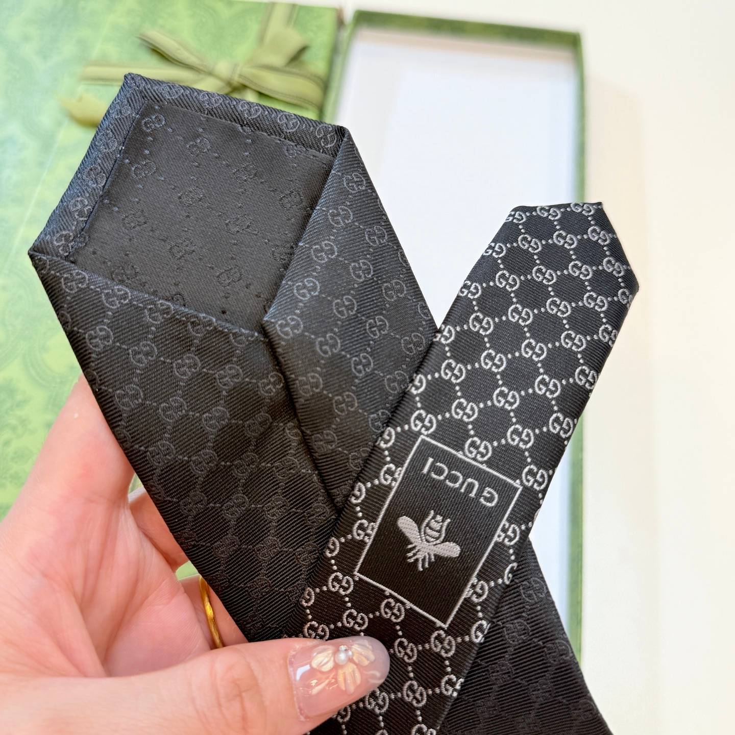 GUCCI グッチ GG スーペリア柄 ネクタイ 蜜蜂刺繍 ブラック - 画像 4