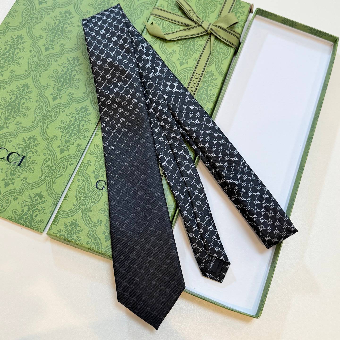 GUCCI グッチ GG スーペリア柄 ネクタイ 蜜蜂刺繍 ブラック - 画像 5