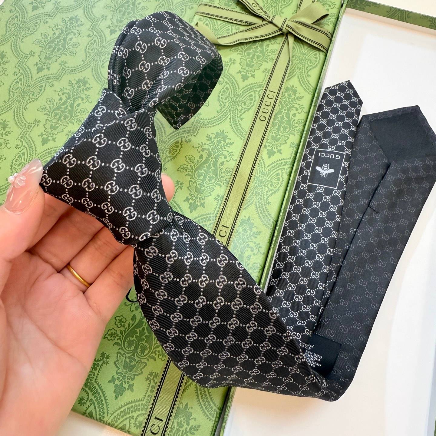 GUCCI グッチ GG スーペリア柄 ネクタイ 蜜蜂刺繍 ブラック - 画像 6