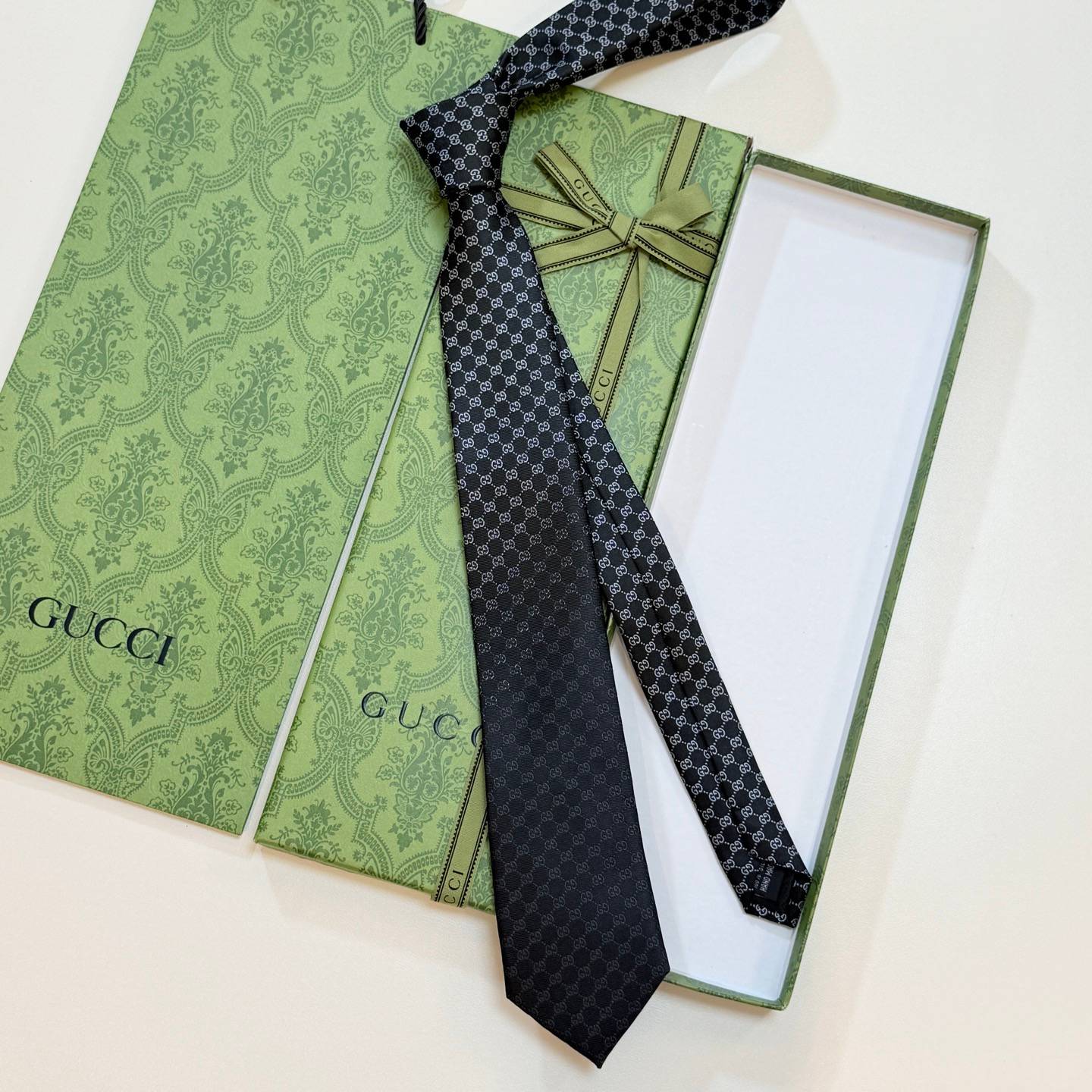 GUCCI グッチ GG スーペリア柄 ネクタイ 蜜蜂刺繍 ブラック - 画像 7