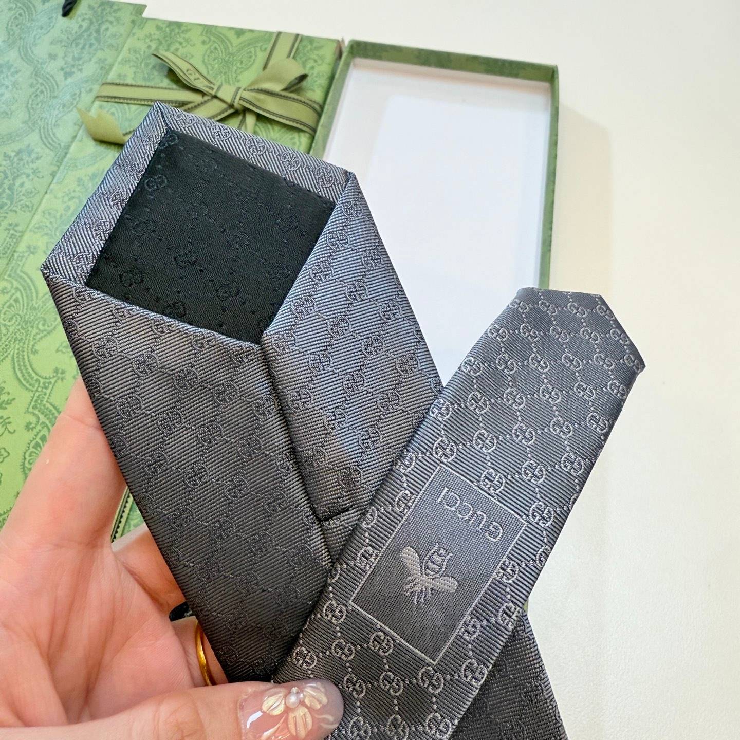 GUCCI グッチ GG スーペリア柄 ネクタイ 蜜蜂刺繍 ブラック - 画像 14