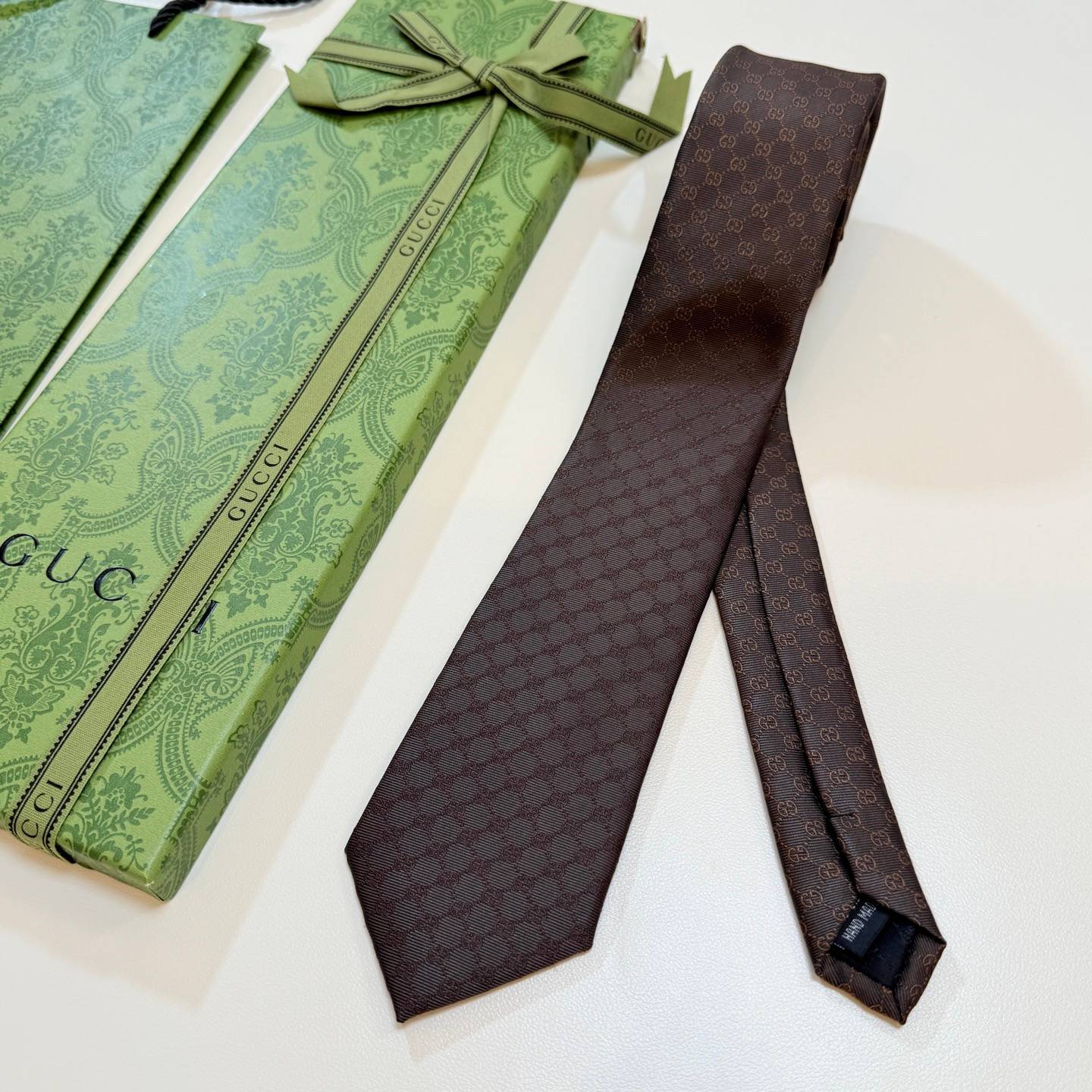 GUCCI グッチ シルク調ネクタイ GGロゴ柄 ブラック ダークブラウン - 画像 3