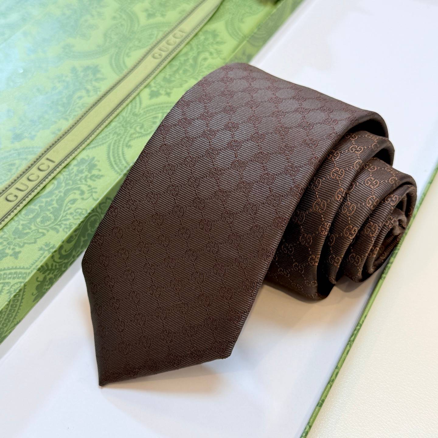 GUCCI グッチ シルク調ネクタイ GGロゴ柄 ブラック ダークブラウン - 画像 4