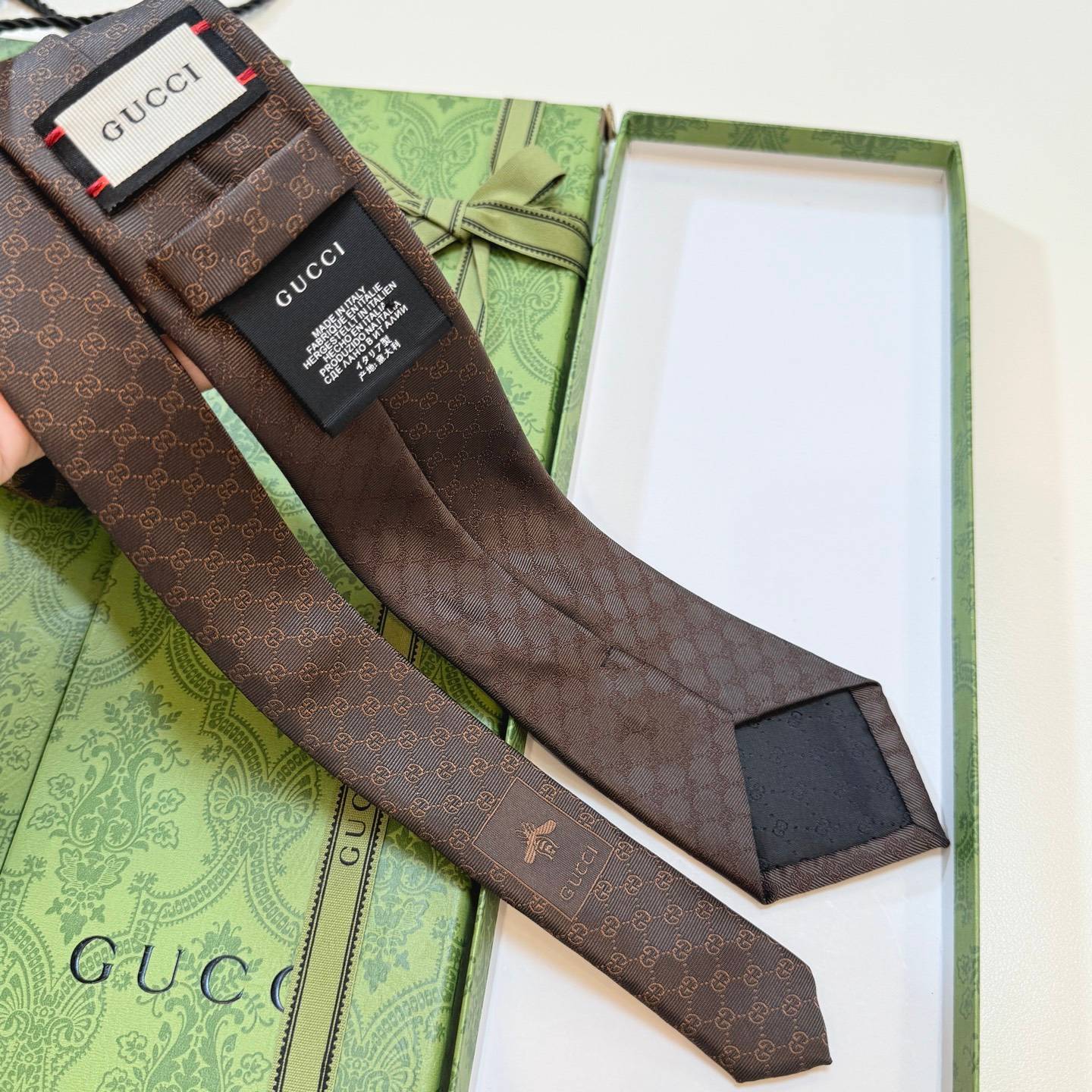 GUCCI グッチ シルク調ネクタイ GGロゴ柄 ブラック ダークブラウン - 画像 8