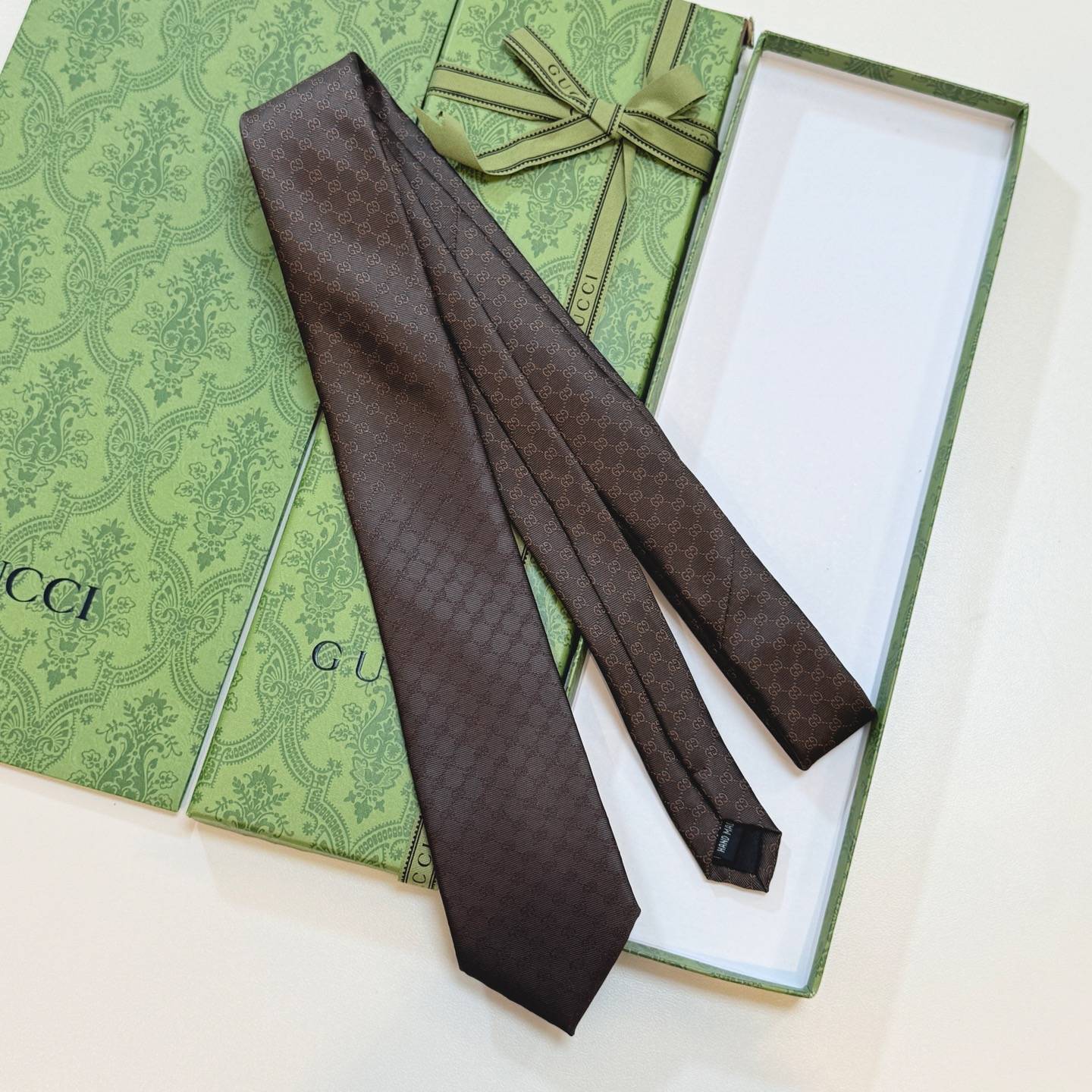 GUCCI グッチ シルク調ネクタイ GGロゴ柄 ブラック ダークブラウン - 画像 9