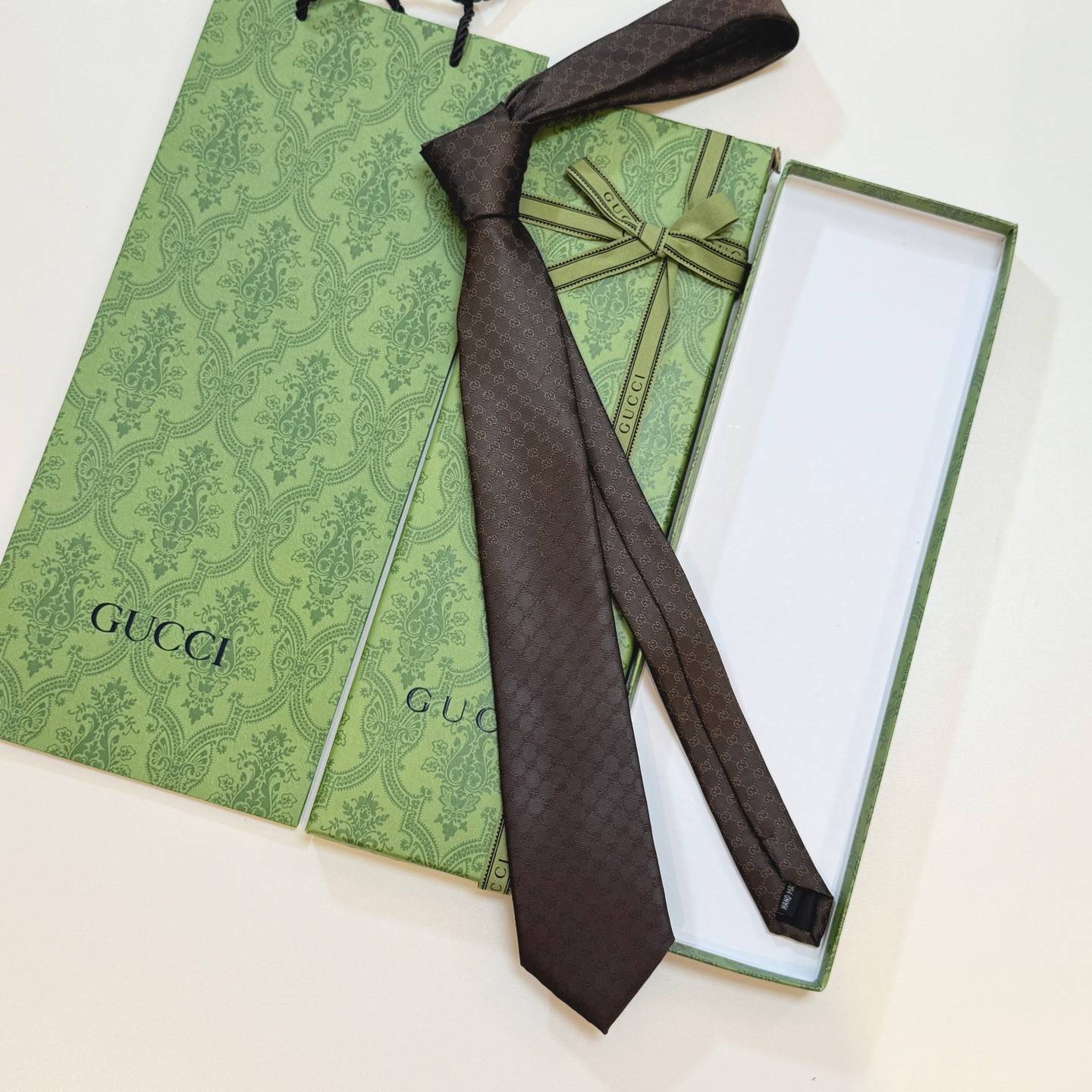 GUCCI グッチ シルク調ネクタイ GGロゴ柄 ブラック ダークブラウン - 画像 10