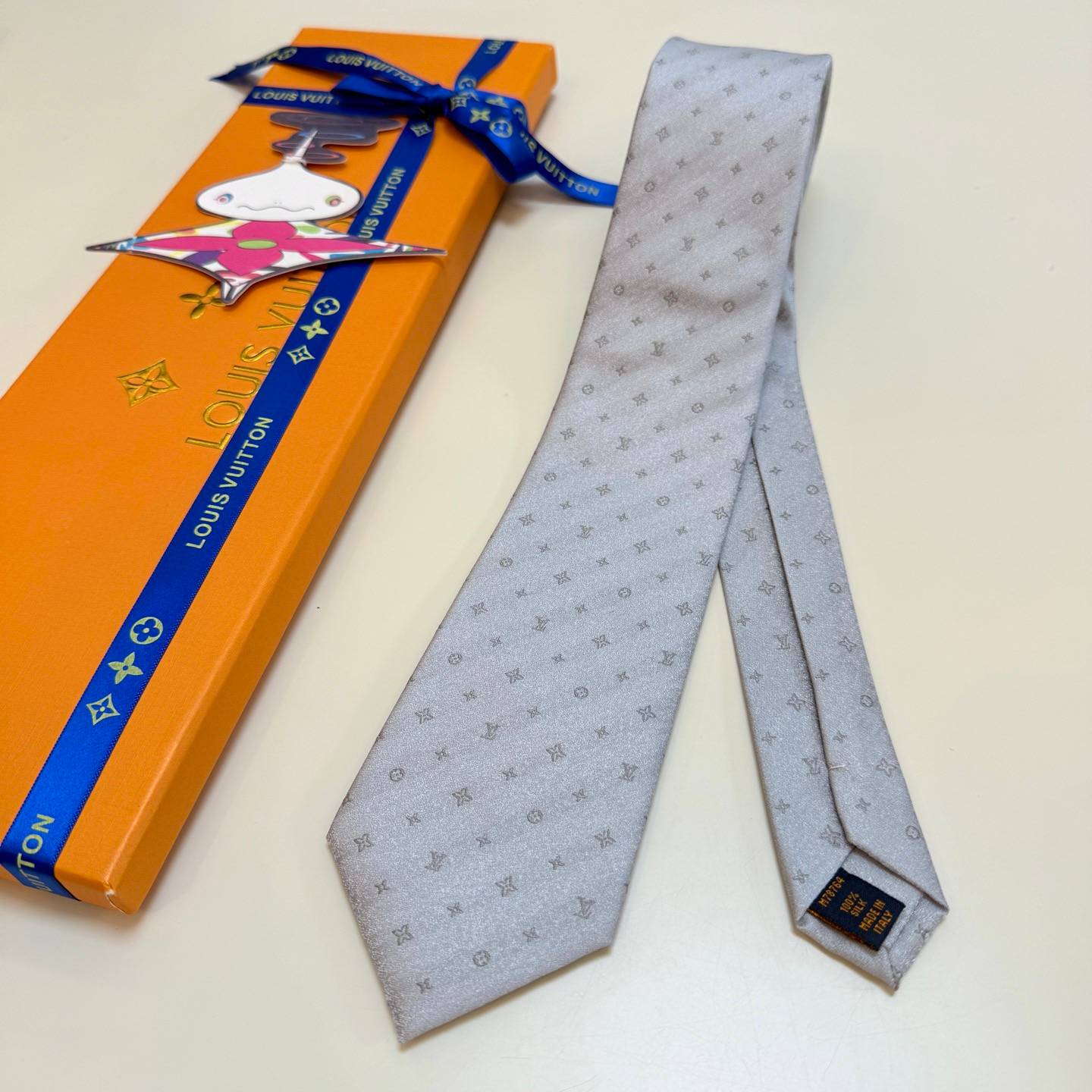 LOUIS VUITTON ルイヴィトン ネクタイ シルバー モノグラム柄 - 画像 2