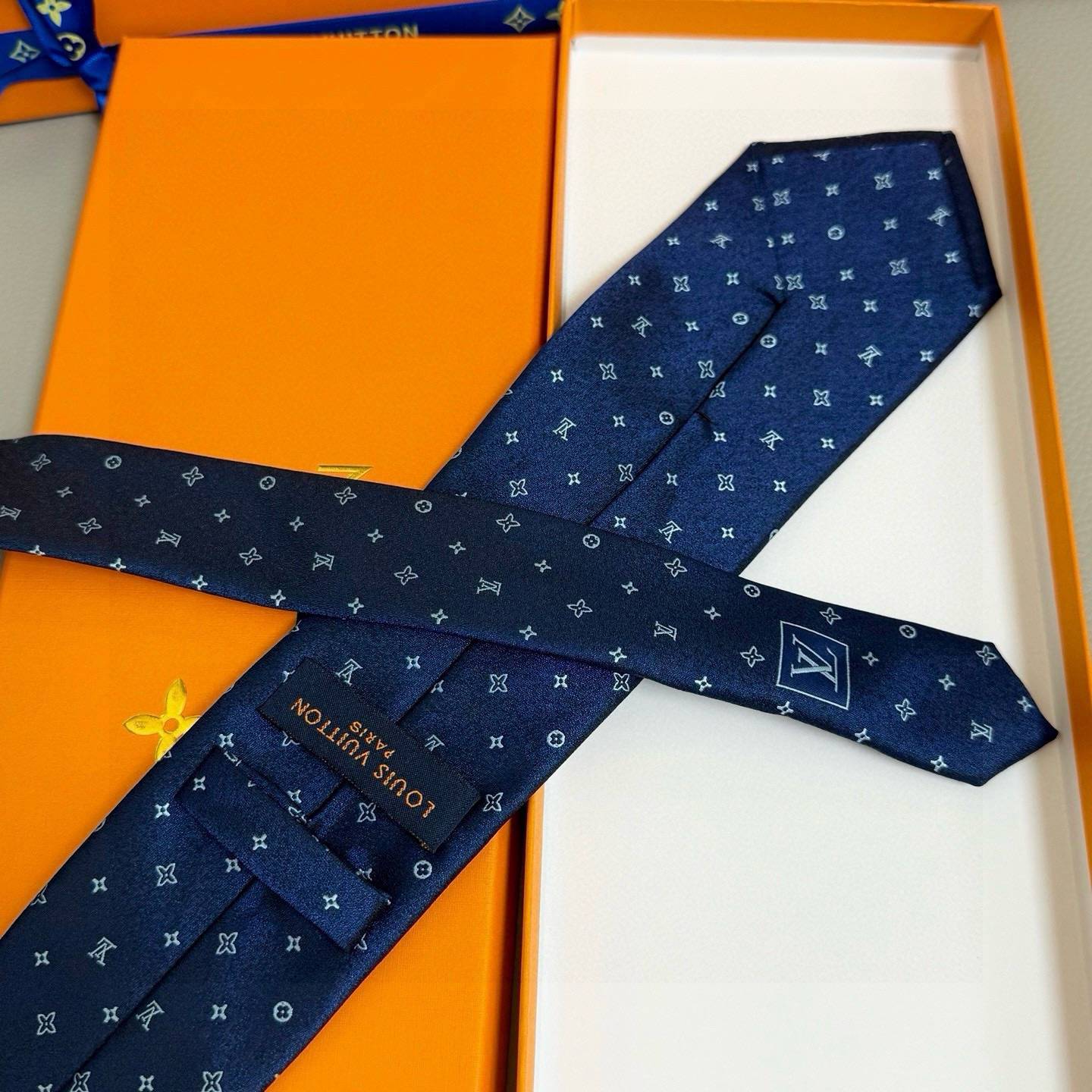 LOUIS VUITTON ルイヴィトン ネクタイ シルバー モノグラム柄 - 画像 8