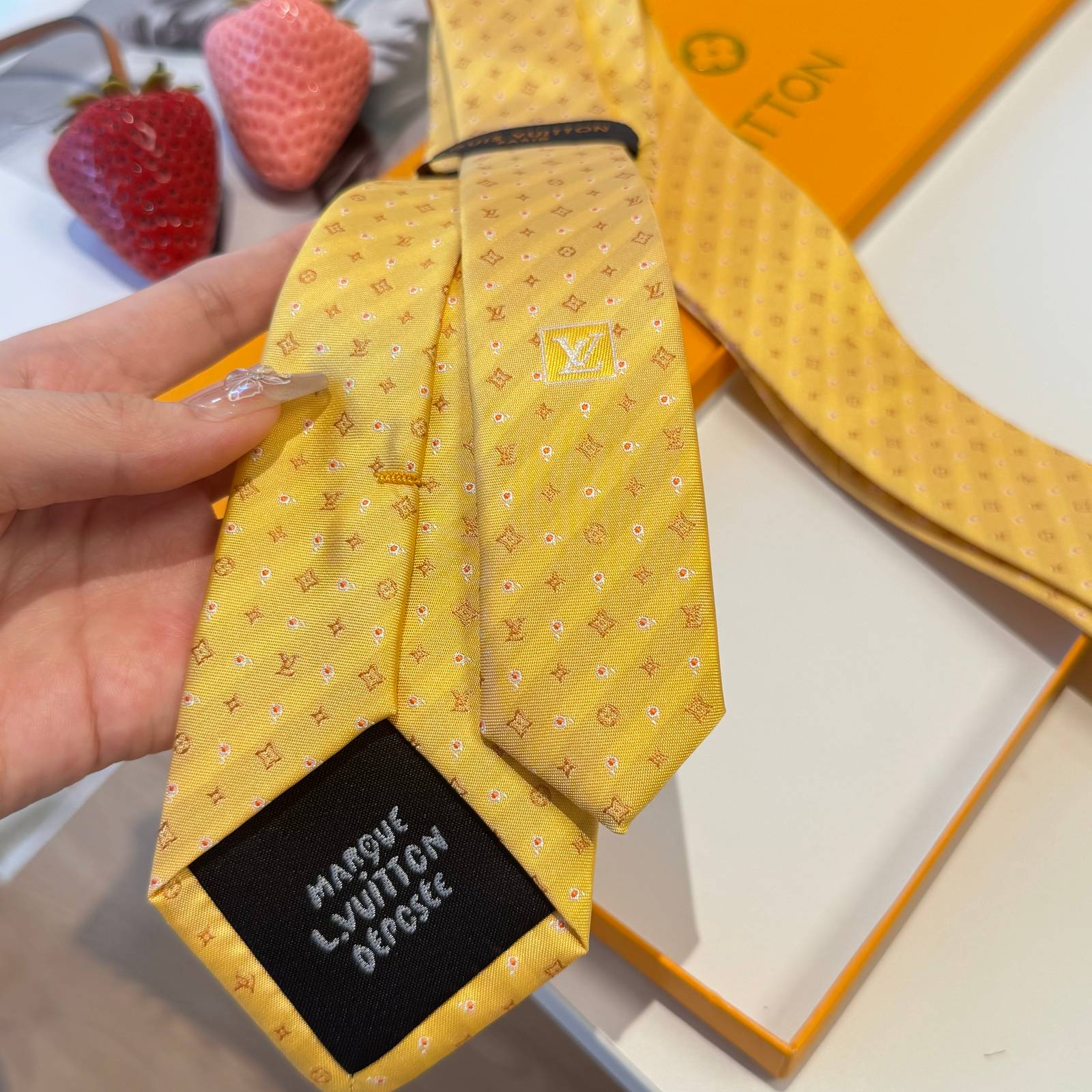 LOUIS VUITTON ルイヴィトン ネクタイ シルク調 モノグラム イエロー - 画像 6