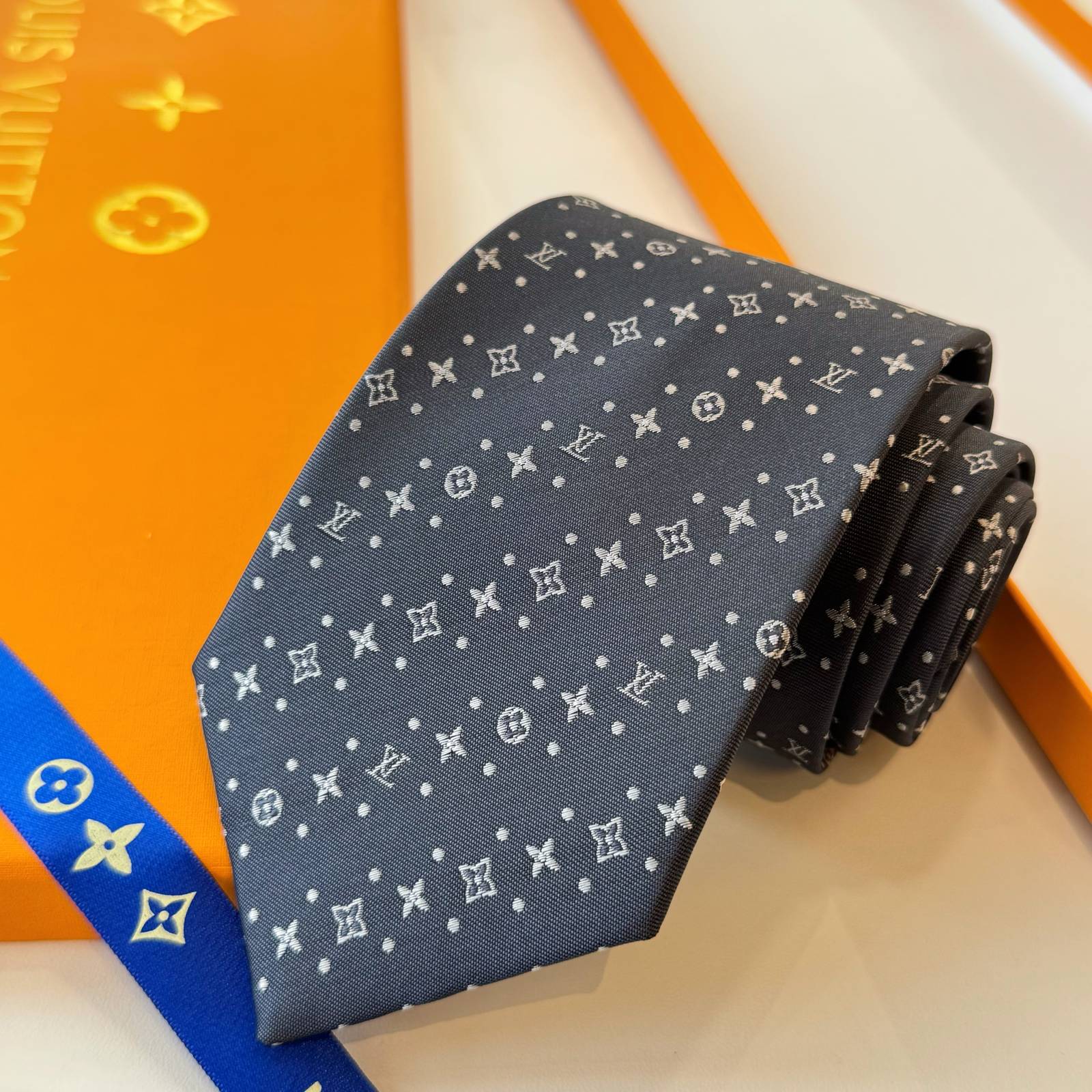 LOUIS VUITTON ルイ ヴィトン ネクタイ モノグラム柄 ダークグレー - 画像 8