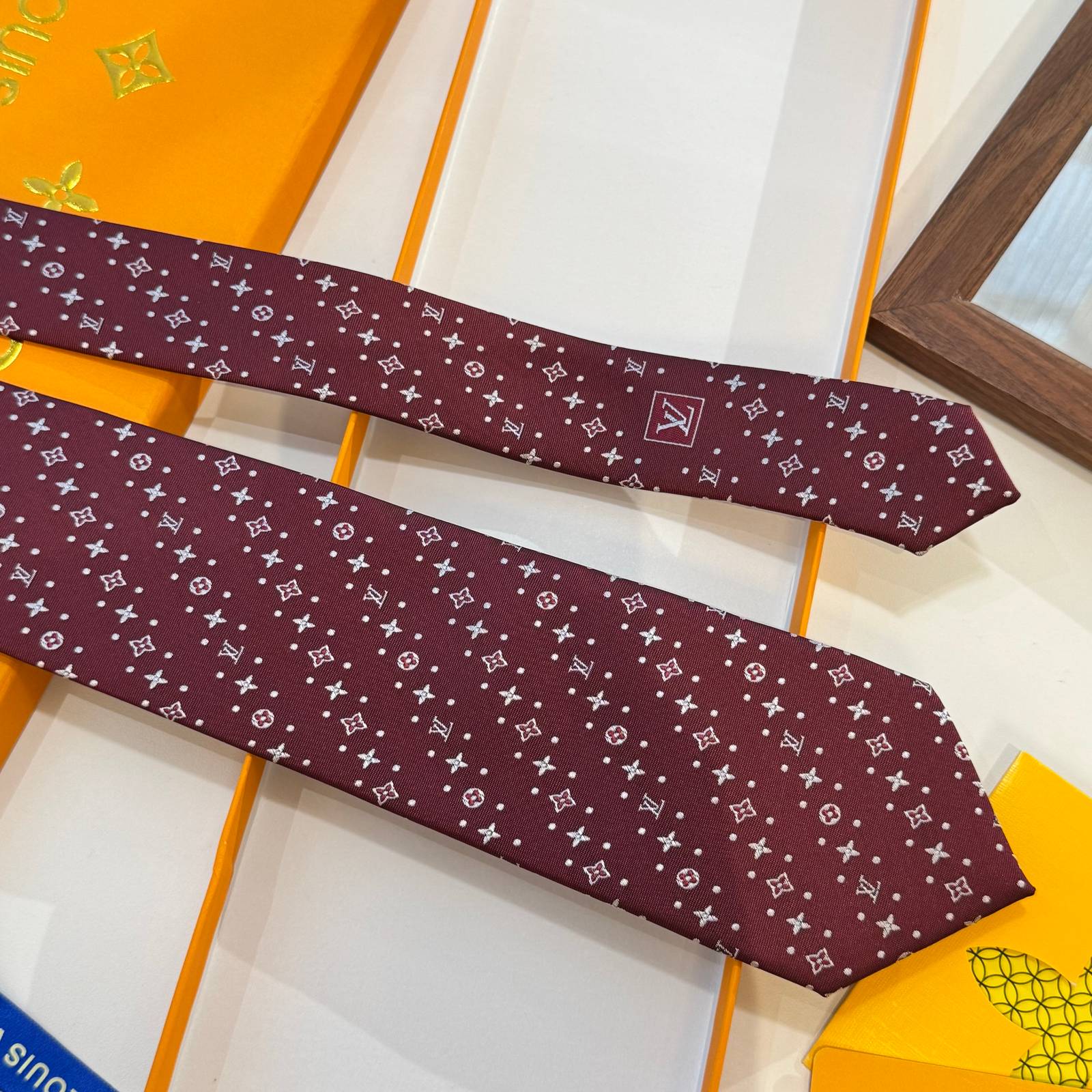 Louis Vuitton ルイヴィトン ネクタイ モノグラム柄 シルク調 バーガンディ - 画像 4