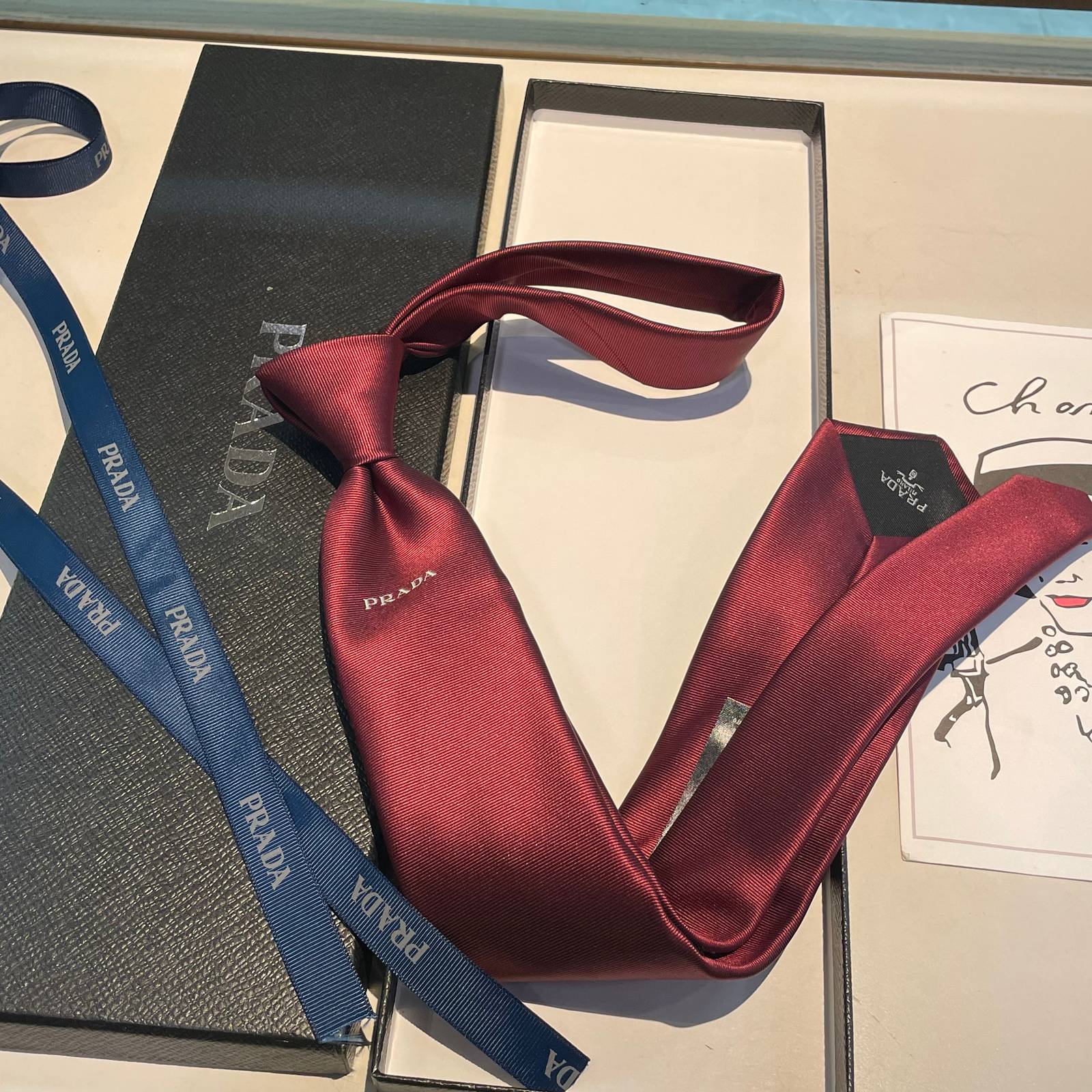 PRADA プラダ ボタンダウンネクタイ レッド