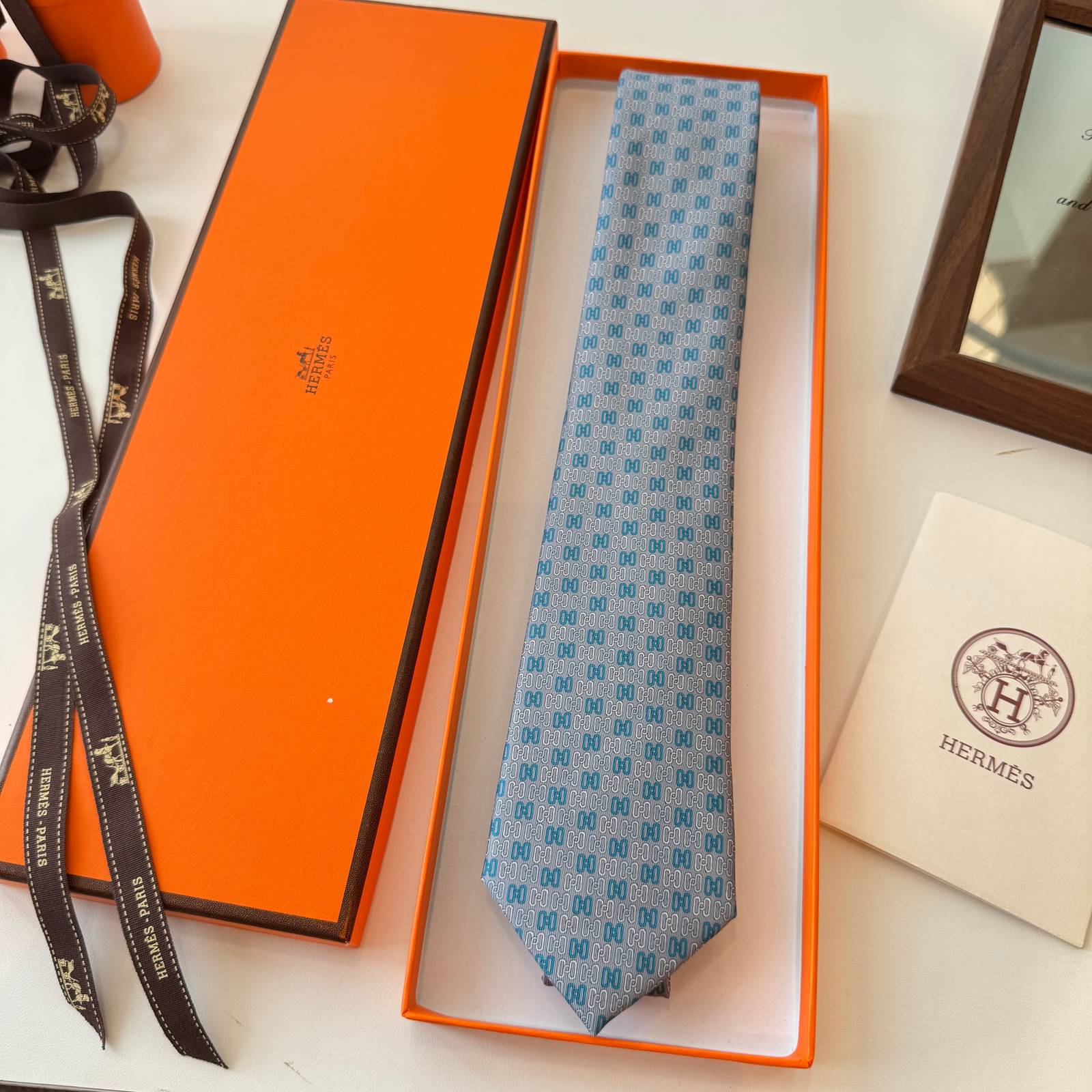 HERMES エルメス シルクネクタイ H型連体衣柄 濃紺 浅青 - 画像 2