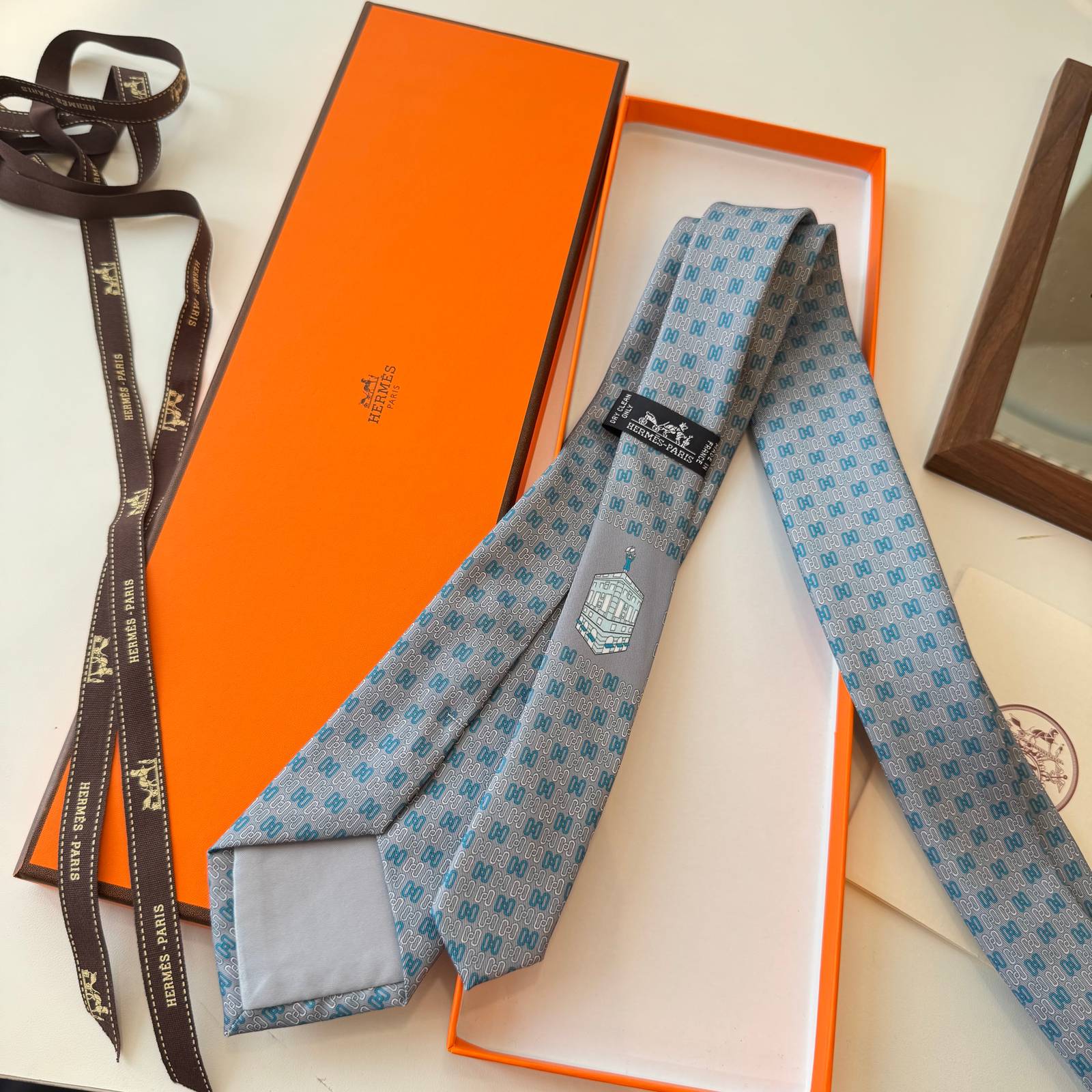 HERMES エルメス シルクネクタイ H型連体衣柄 濃紺 浅青 - 画像 3