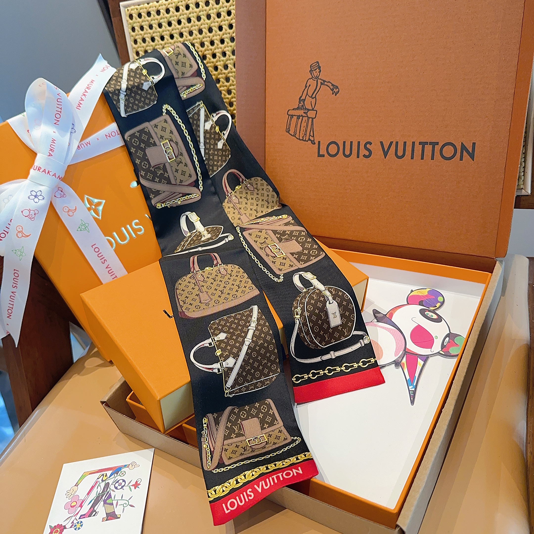 LOUIS VUITTON　ルイヴィトン　バンドー　バッグ柄ツイリースカーフ　バックチャーム　レディース　モノグラム　 細スカーフ