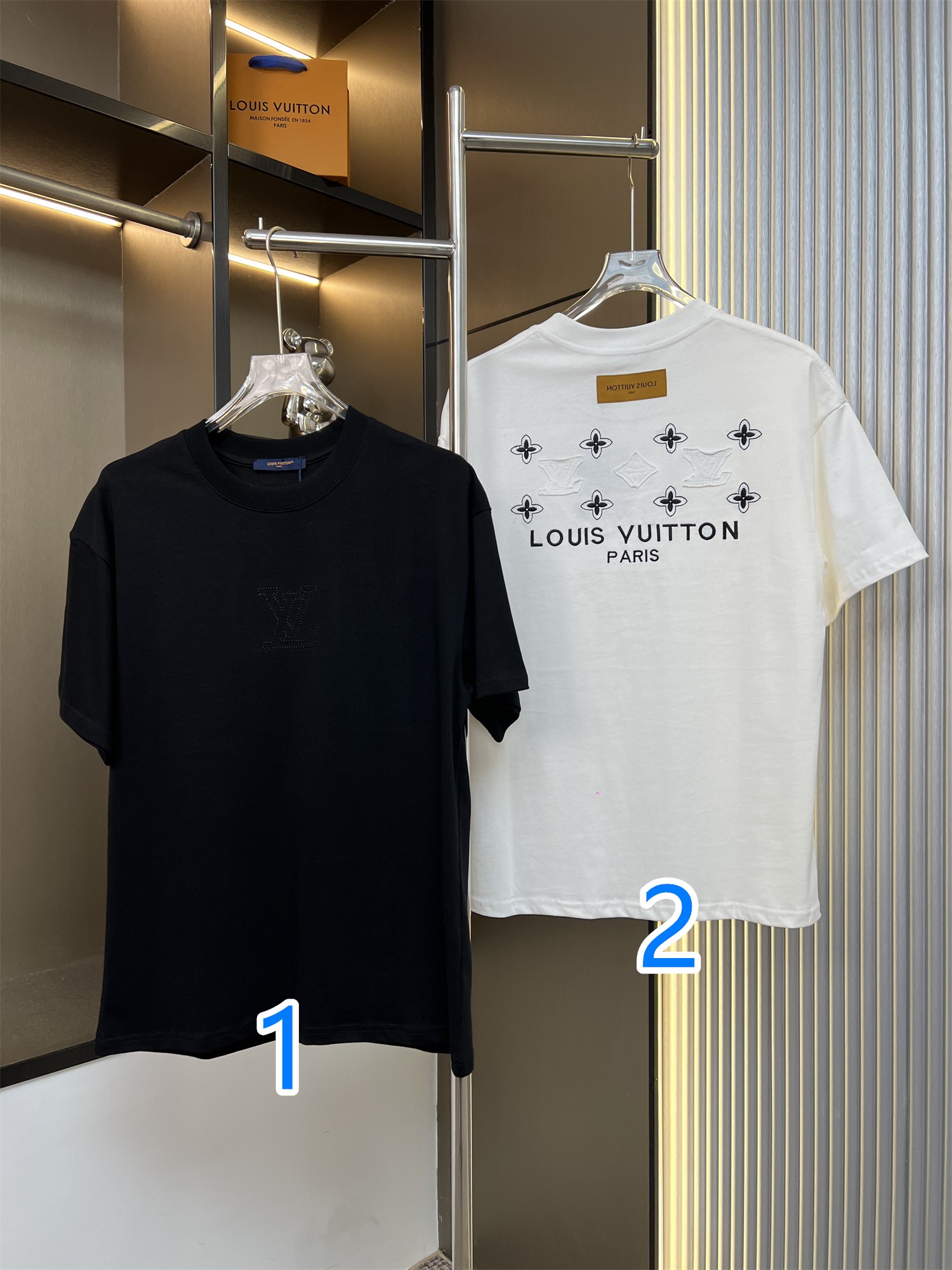 ルイ·ヴィトン　Louis Vuitton　クルーネックTシャツ　T-Shirt　シャツ　半袖シャツ　モノグラム　Uネック　2色