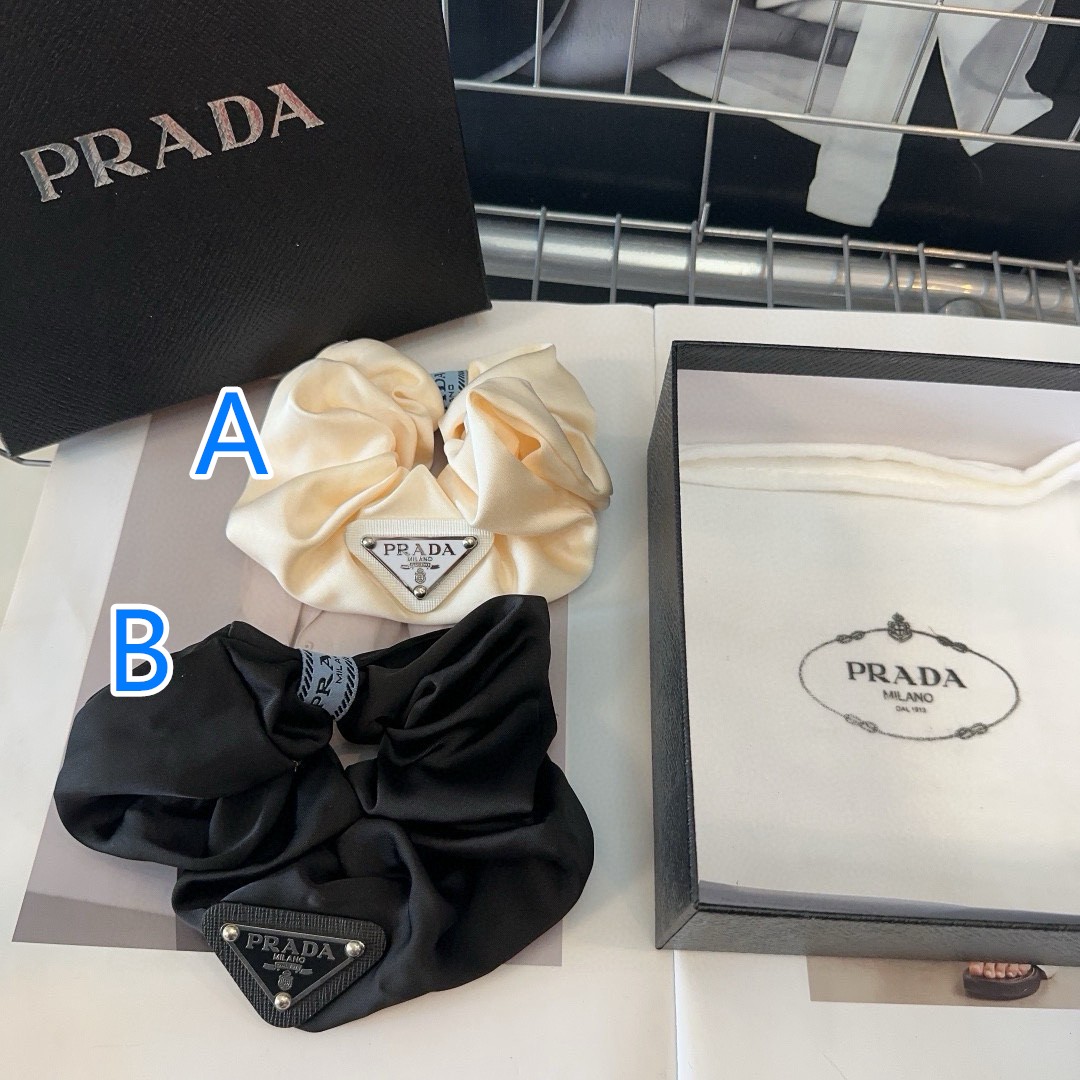 PRADA　プラダ　シュシュ　ヘアゴム　アクセサリー　おしゃれ　ヘアアレンジ　無地　カジュアル