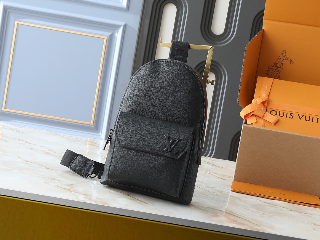 LOUIS VUITTON　ルイヴィトン　パイロット　スリングバッグ　メンズバッグ　ボディバッグ　チェストバッグ　クロスボディバッグ　ブラック