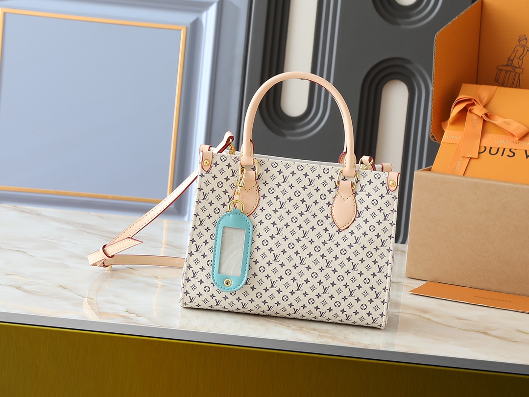 ルイヴィトンバッグ　LOUIS VUITTON　オンザゴー PM　ホワイト　モノグラム　レディーストートバッグ　ハンドバッグ　2wayバッグ