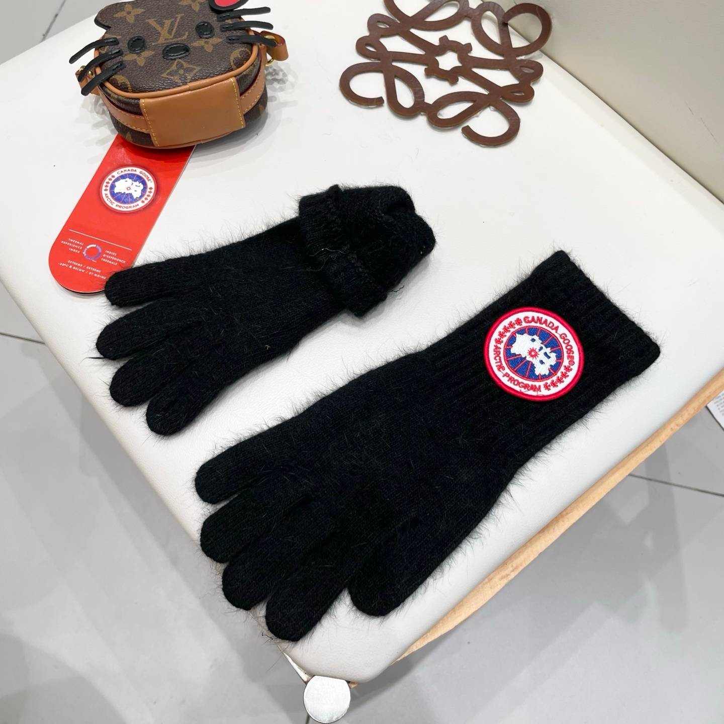 Canada Goose カナダグース 手袋 毛素材 防寒 保温 冬 黒 ブラック