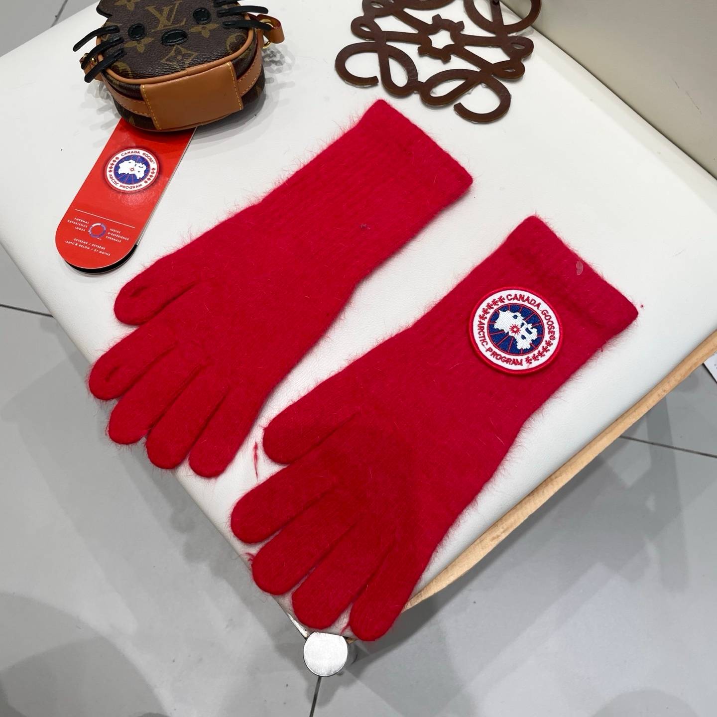 Canada Goose カナダグース 手袋 毛素材 防寒 保温 冬 黒 ブラック - 画像 4