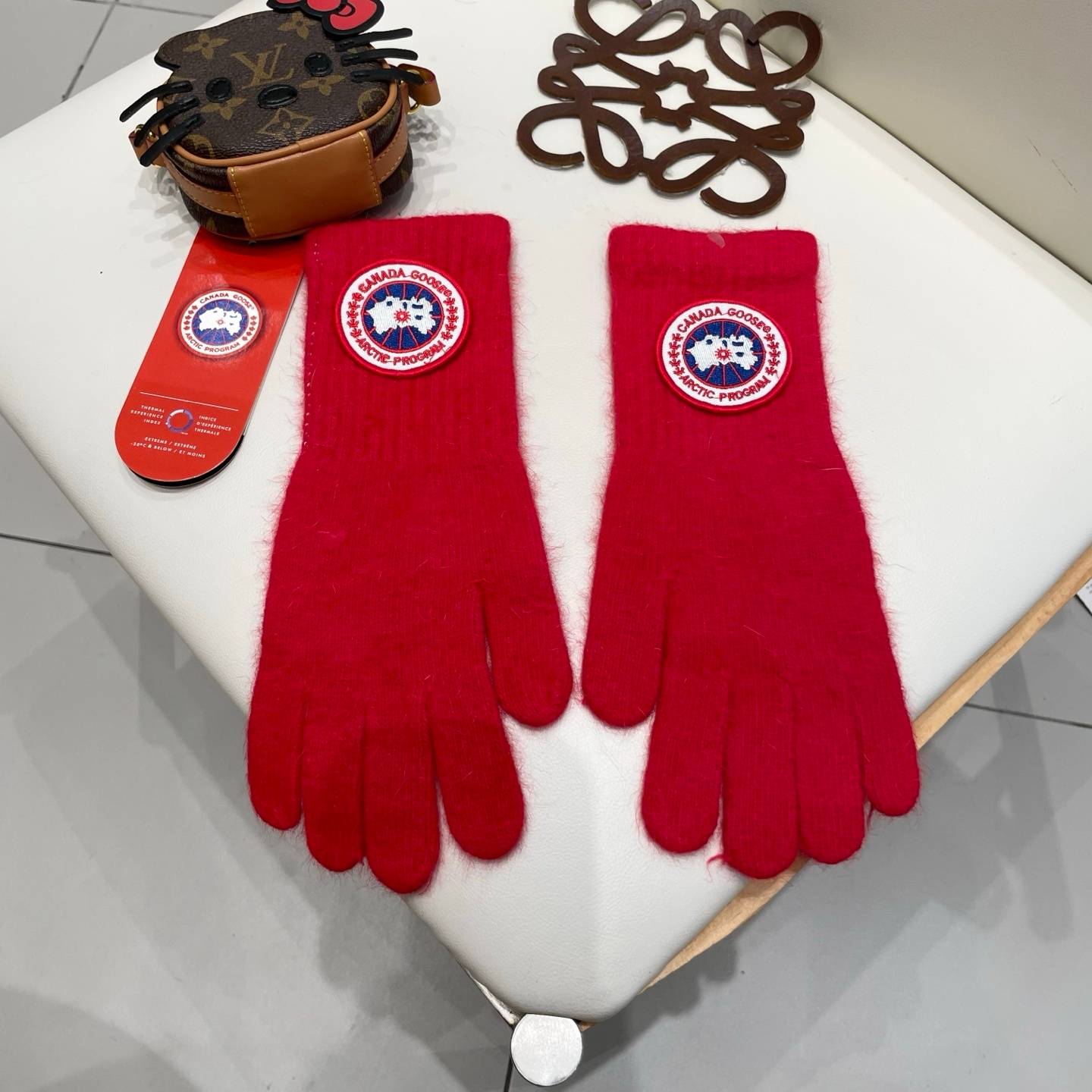 Canada Goose カナダグース 手袋 毛素材 防寒 保温 冬 黒 ブラック - 画像 5
