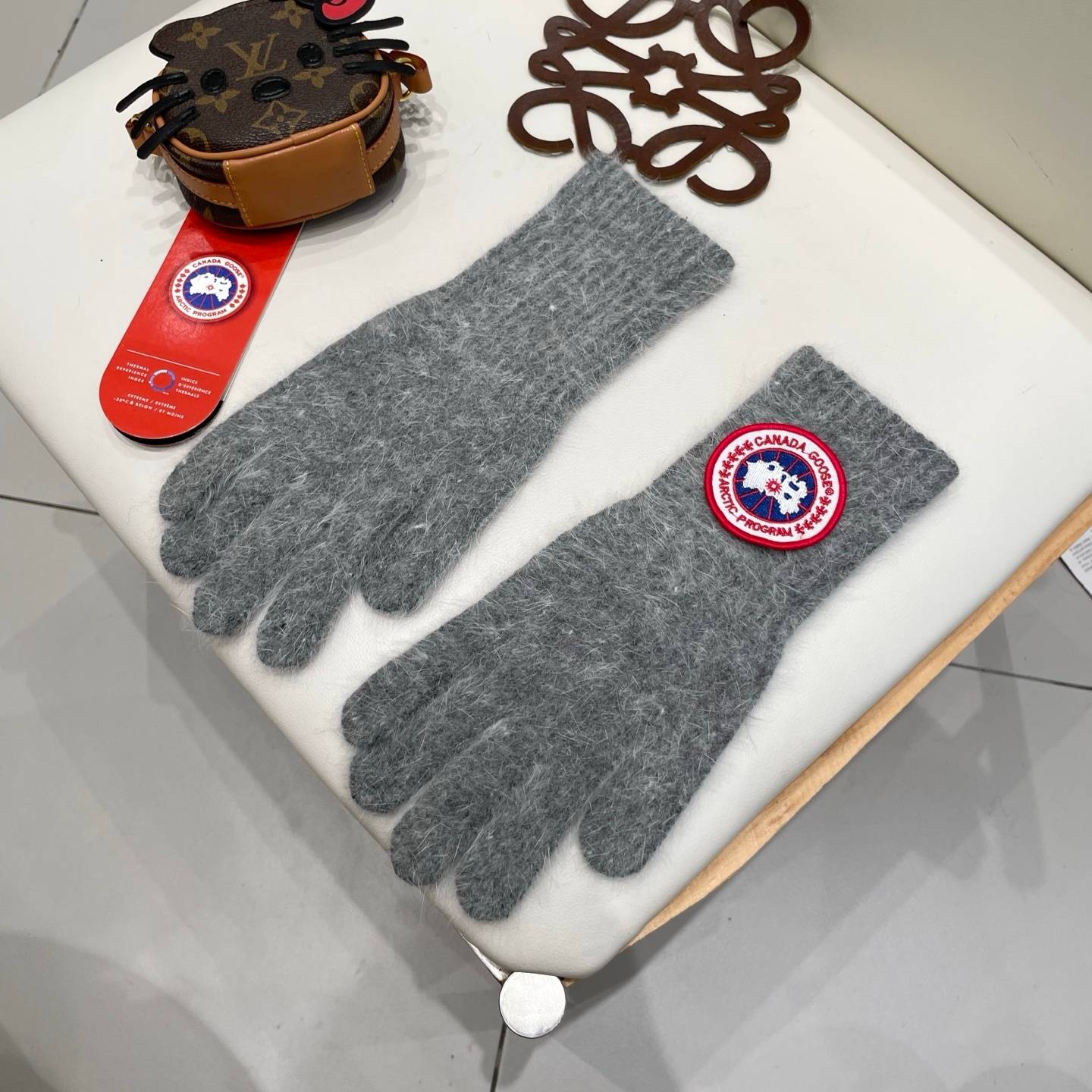 Canada Goose カナダグース 手袋 毛素材 防寒 保温 冬 黒 ブラック - 画像 7