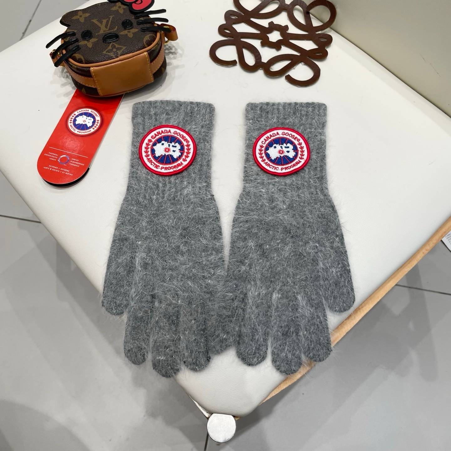 Canada Goose カナダグース 手袋 毛素材 防寒 保温 冬 黒 ブラック - 画像 8