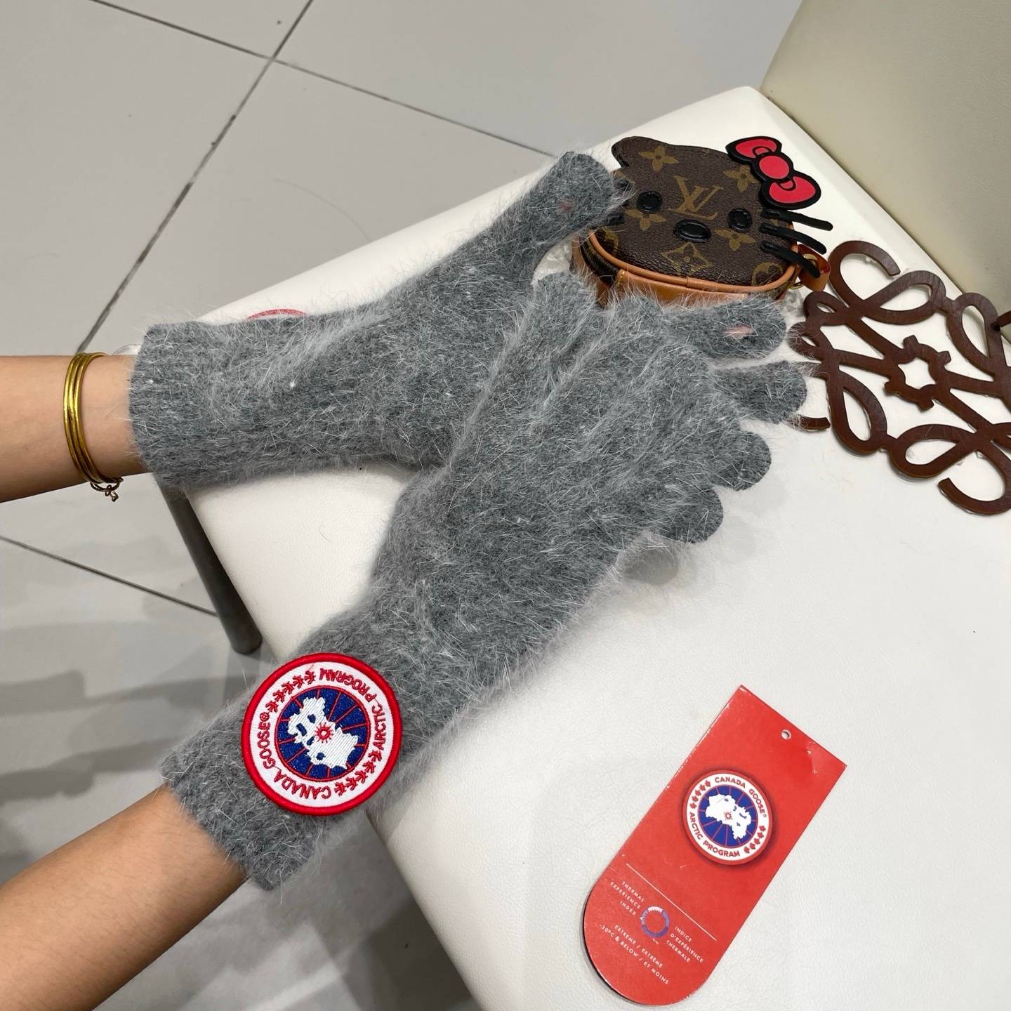 Canada Goose カナダグース 手袋 毛素材 防寒 保温 冬 黒 ブラック - 画像 9