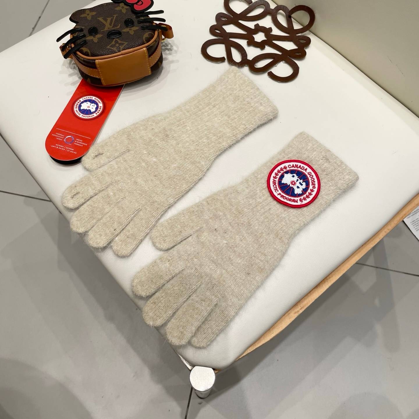 Canada Goose カナダグース 手袋 毛素材 防寒 保温 冬 黒 ブラック - 画像 10