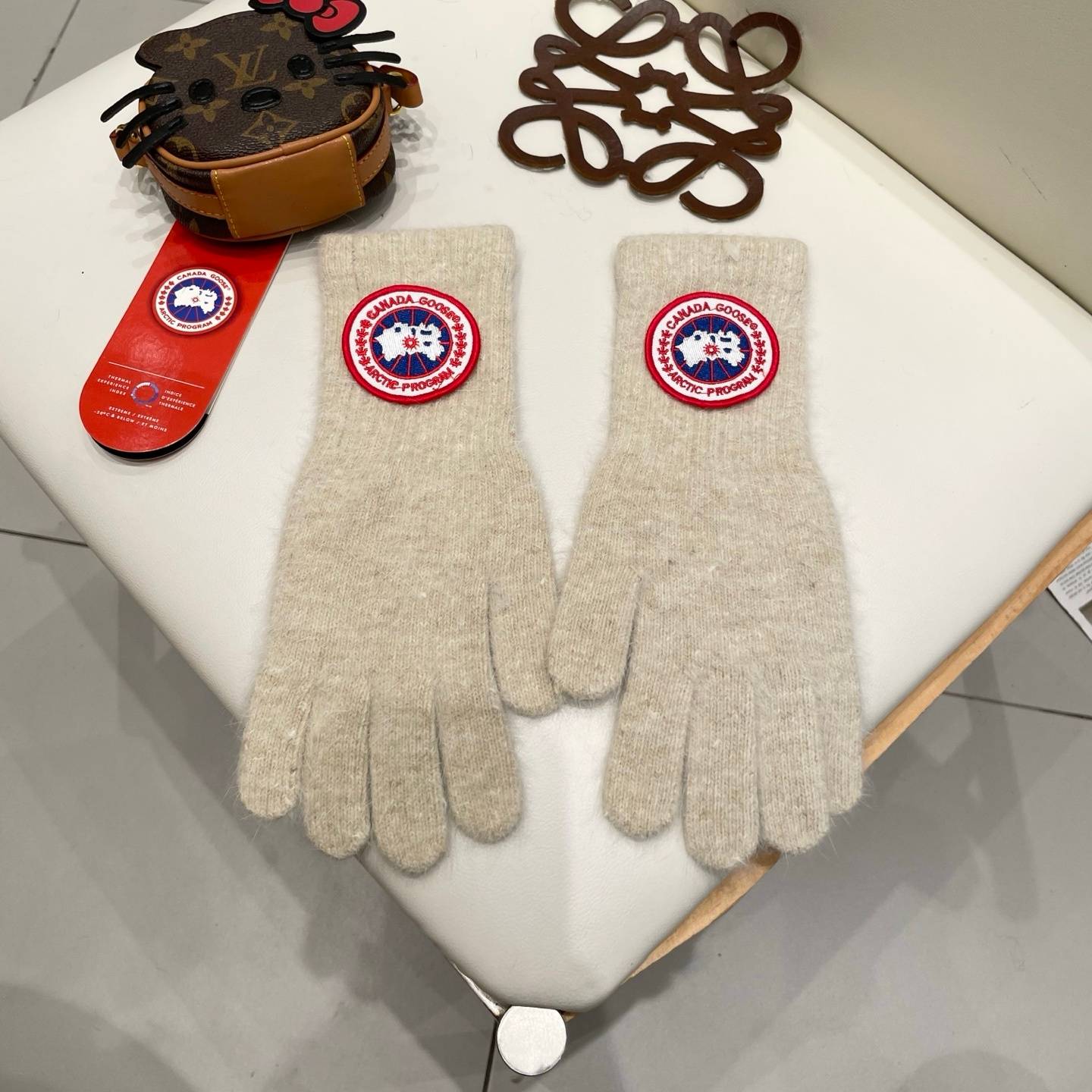 Canada Goose カナダグース 手袋 毛素材 防寒 保温 冬 黒 ブラック - 画像 11