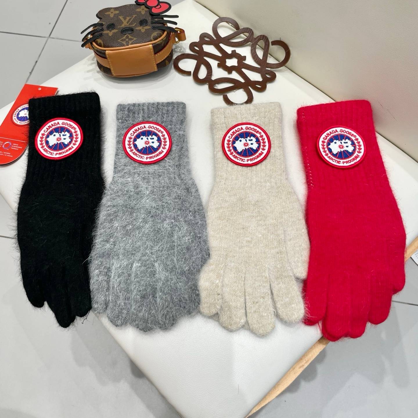 Canada Goose カナダグース 手袋 毛素材 防寒 保温 冬 黒 ブラック - 画像 13