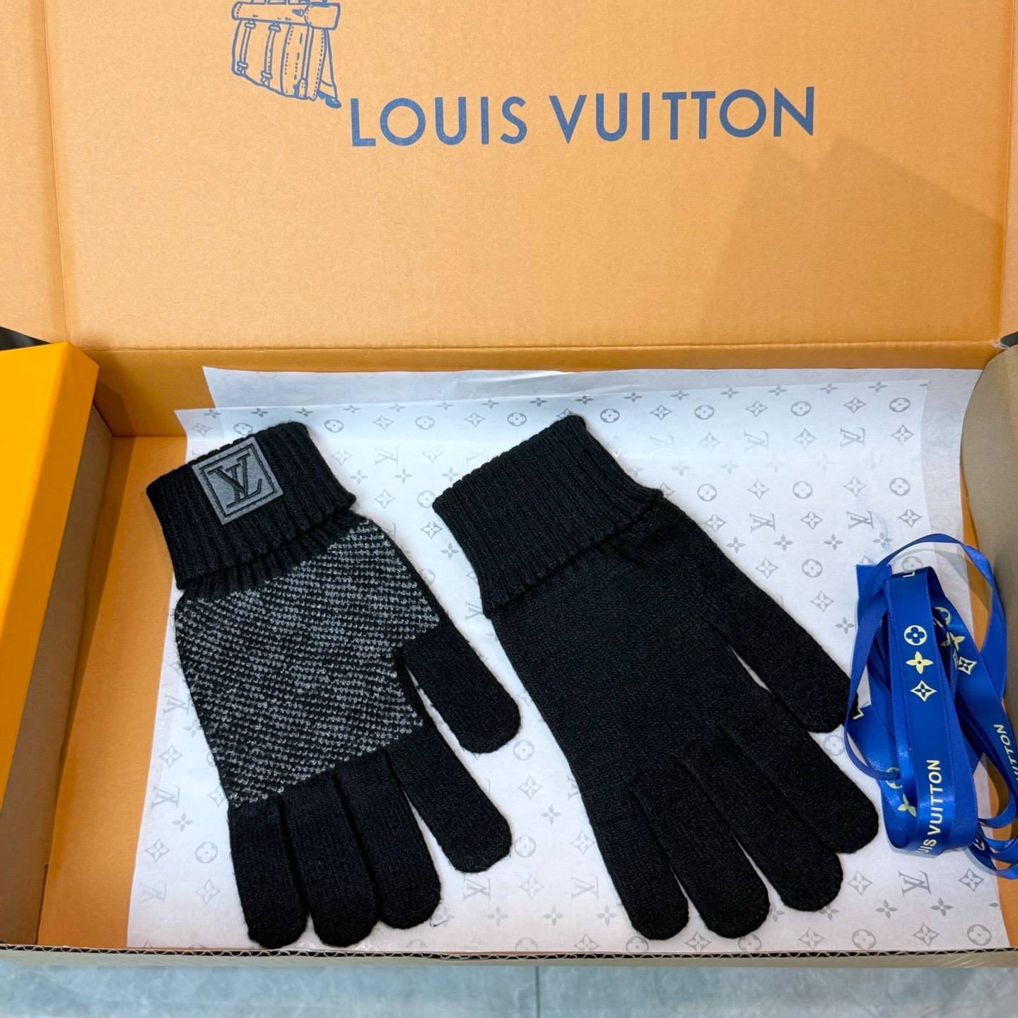LOUIS VUITTON ルイヴィトン レディース メンズ 手袋 グローブ 本革 ウール 防寒 スマホ対応 ブラック グレー