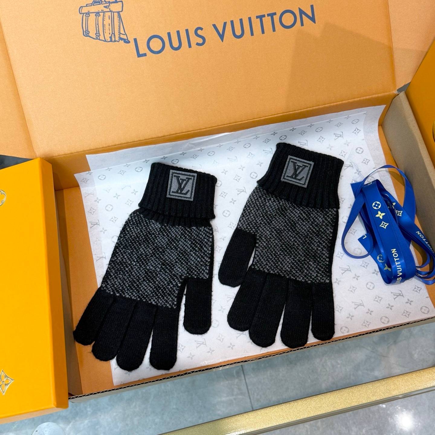 LOUIS VUITTON ルイヴィトン レディース メンズ 手袋 グローブ 本革 ウール 防寒 スマホ対応 ブラック グレー - 画像 2