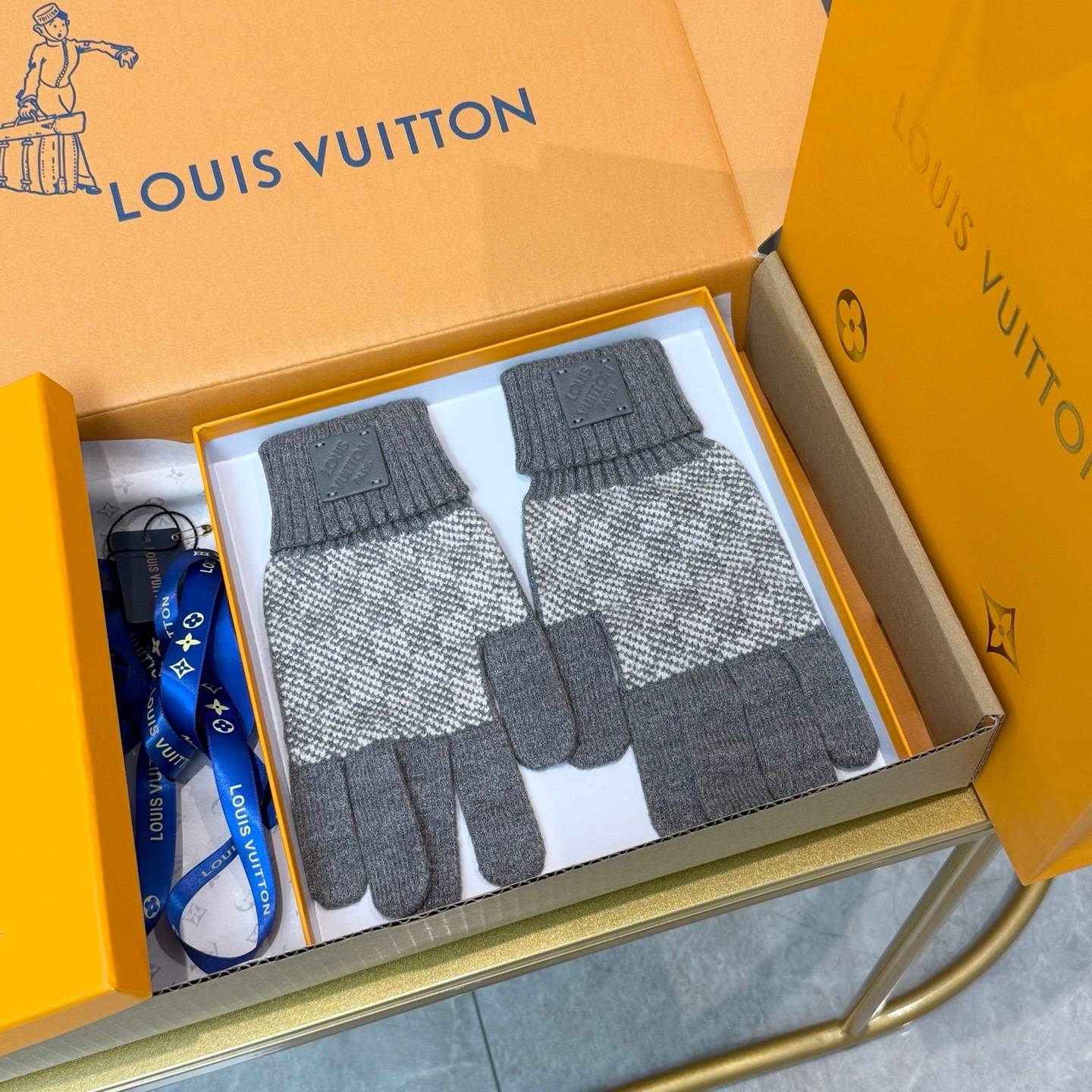 LOUIS VUITTON ルイヴィトン レディース メンズ 手袋 グローブ 本革 ウール 防寒 スマホ対応 ブラック グレー - 画像 4