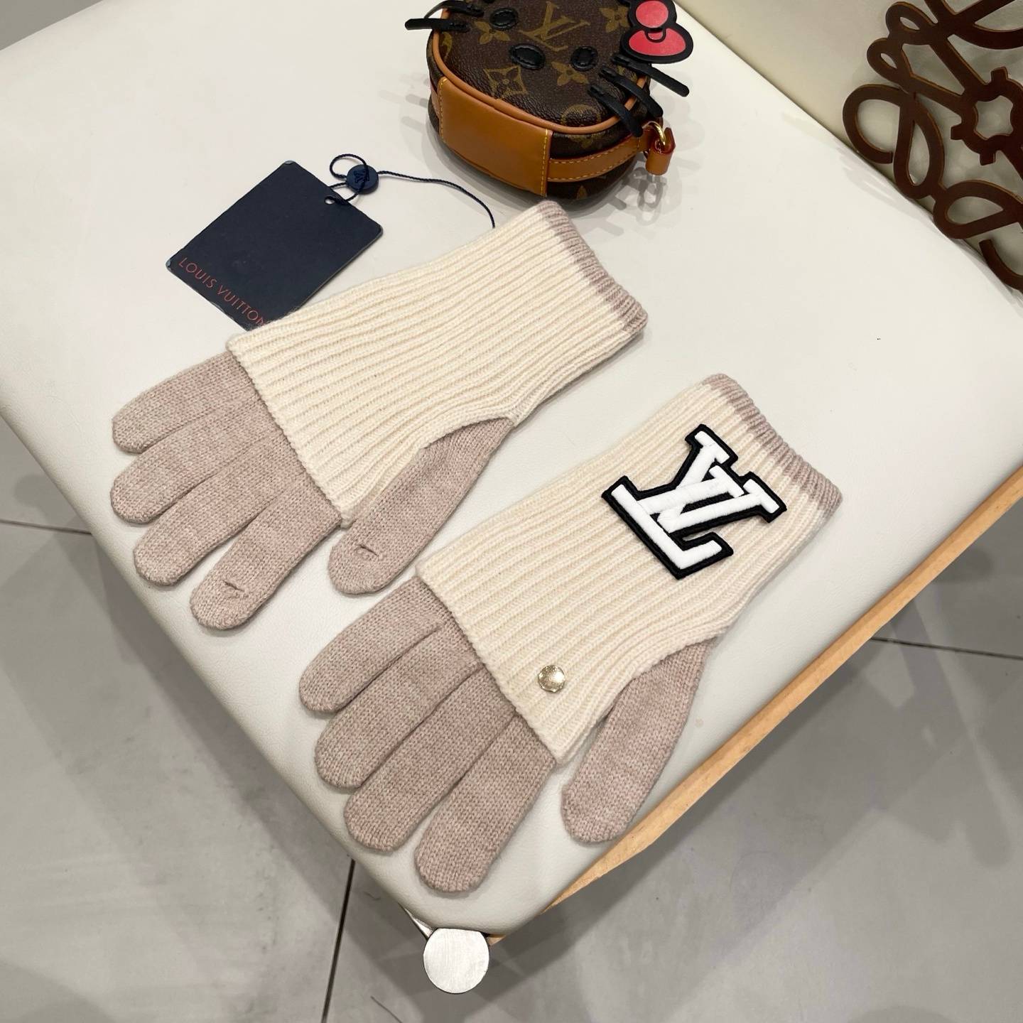 LOUIS VUITTON ルイヴィトン レディース メンズ 手袋 グローブ 本革 ウール 防寒 スマホ対応 ブラック グレー - 画像 11