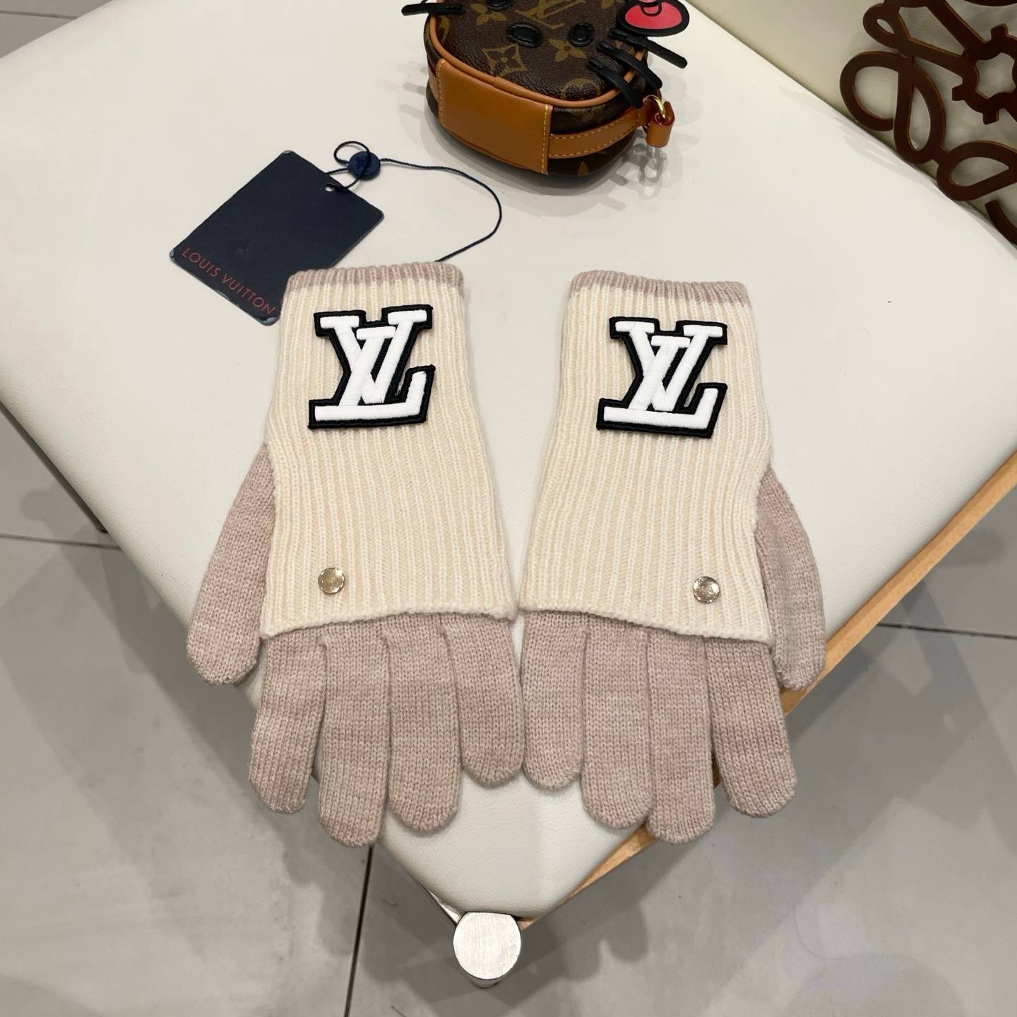 LOUIS VUITTON ルイヴィトン レディース メンズ 手袋 グローブ 本革 ウール 防寒 スマホ対応 ブラック グレー - 画像 12